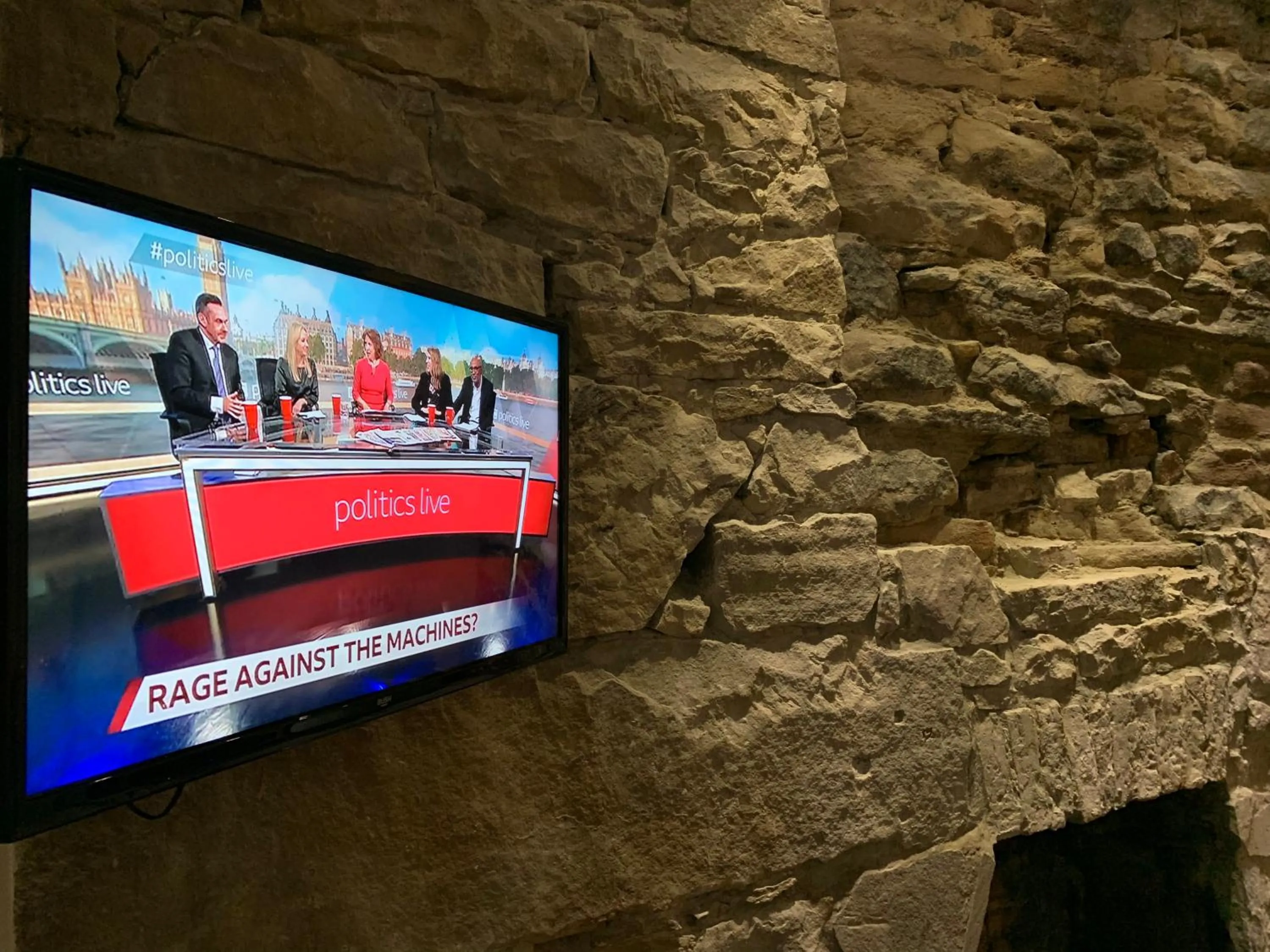 TV and multimedia in Royal Mile Suites by the Castle