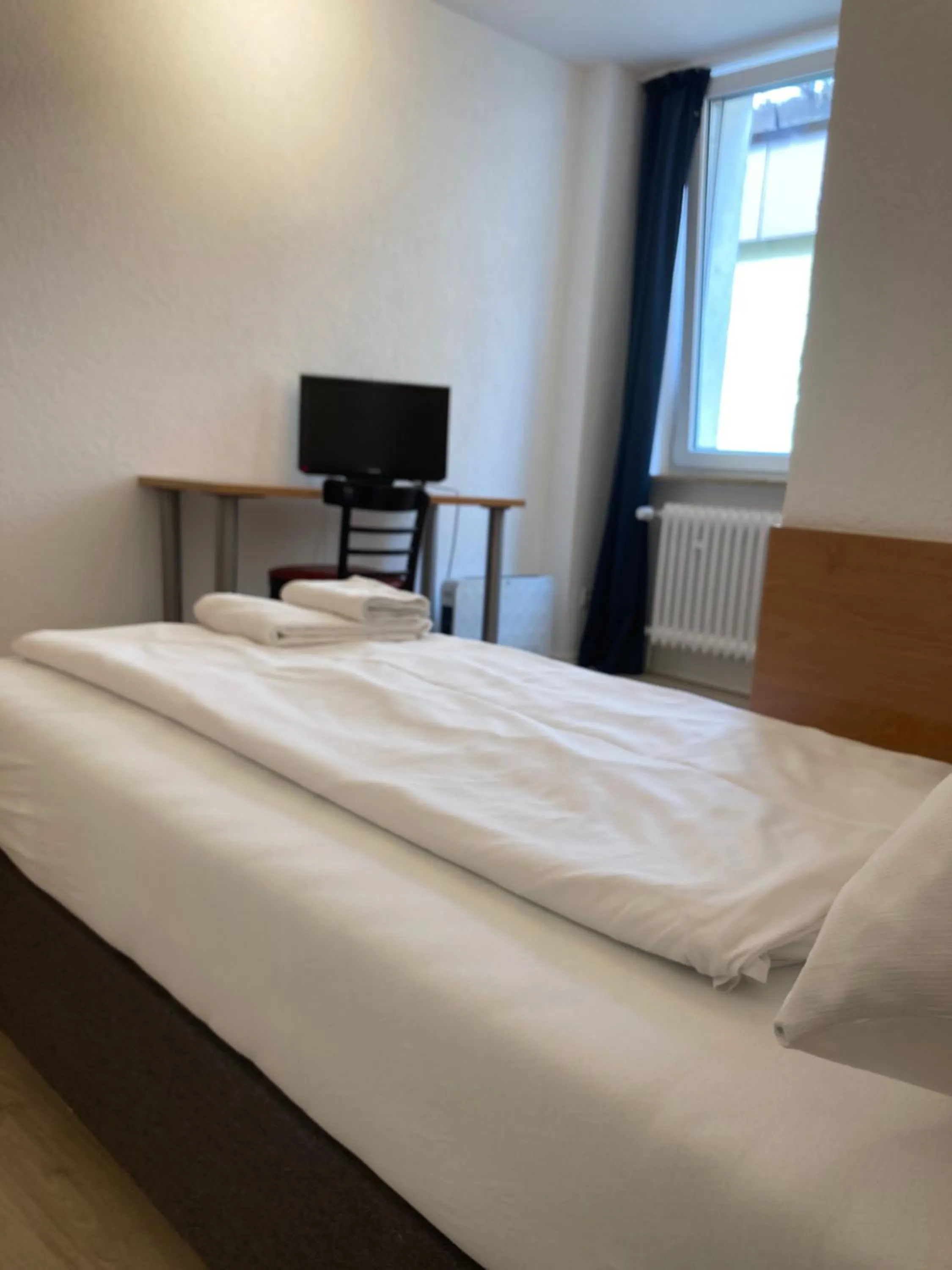 Bed in 24-7 Stadthotel Stuttgart