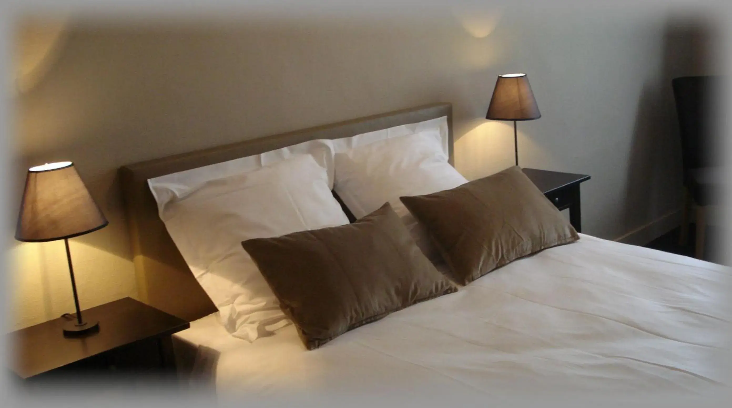 Basic Double Room with Shared Bathroom in Logies Graaf Van Vlaanderen Basic Double Room with Shared Bathroom in Logies Graaf Van Vlaanderen