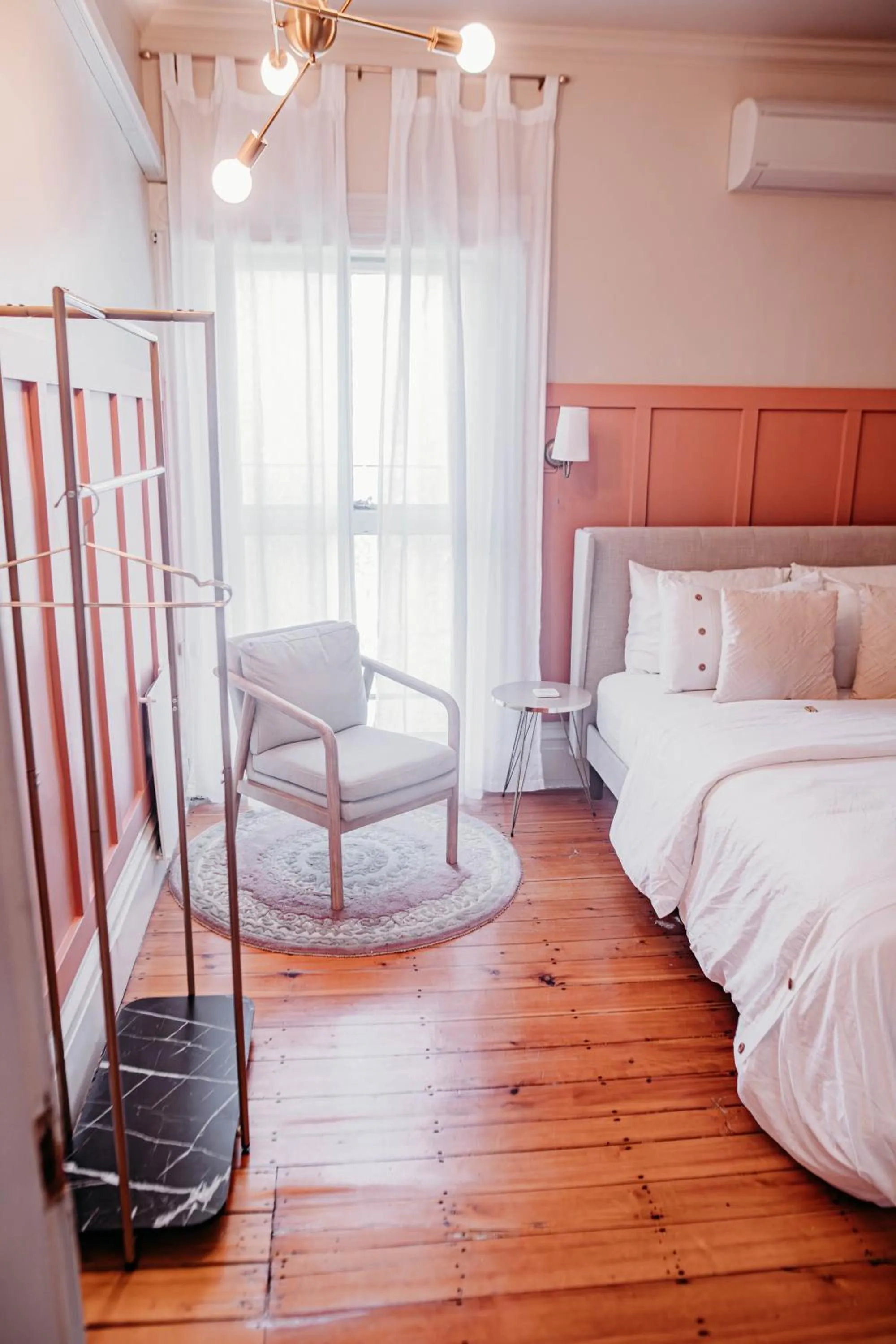 Bed in The Montague Rose Inn & Cafe