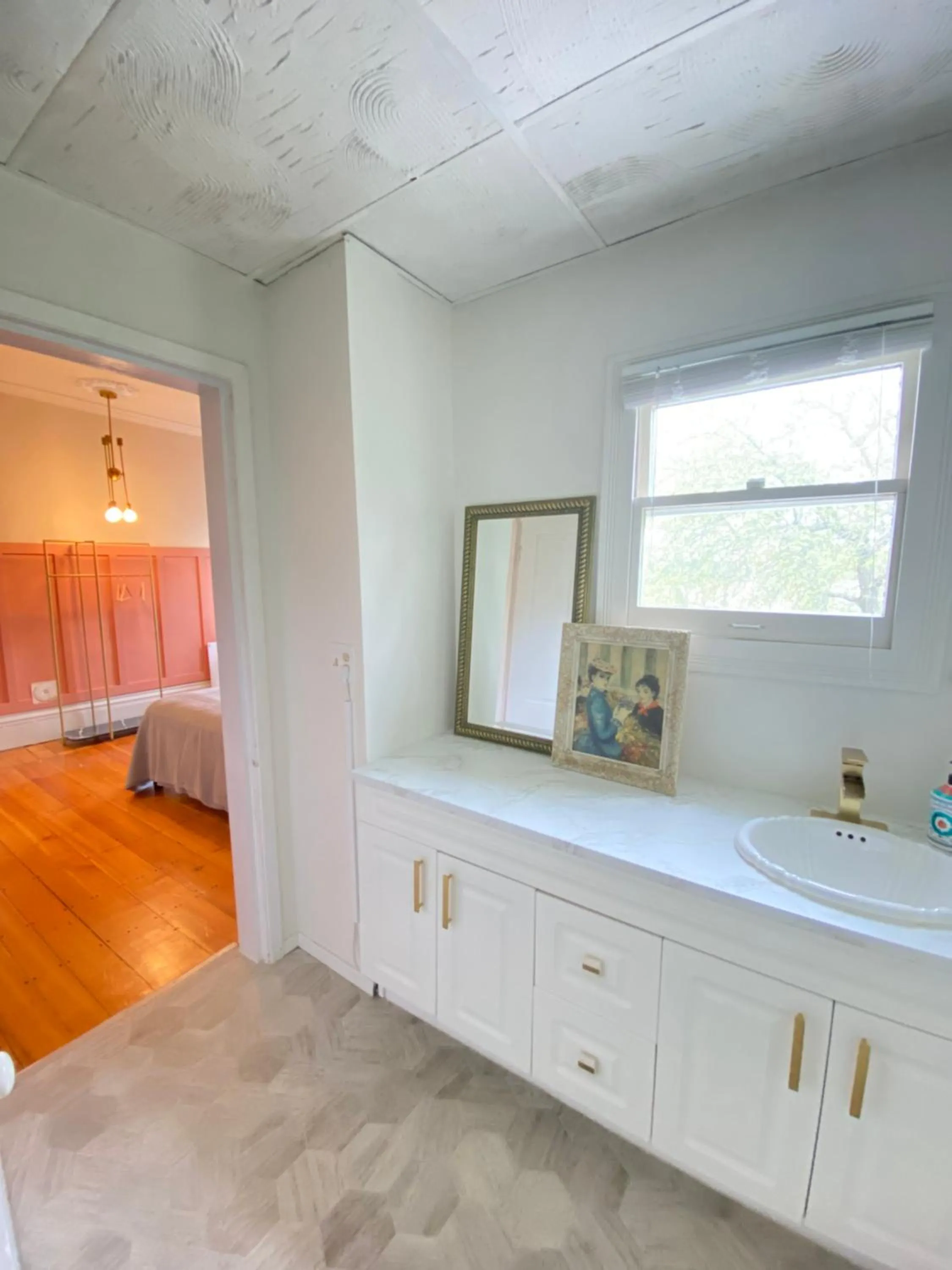 Bed in The Montague Rose Inn & Cafe