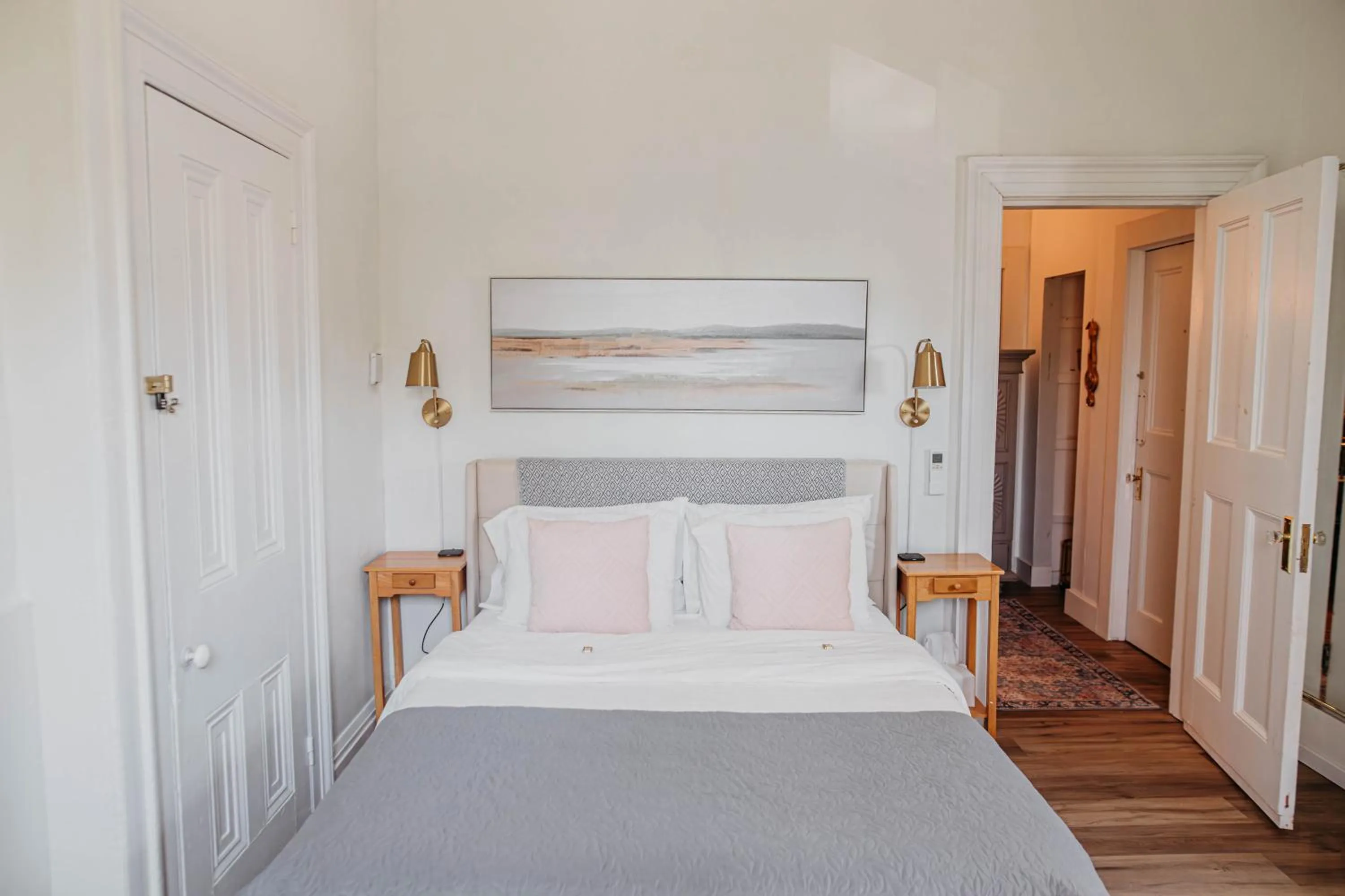 Bed in The Montague Rose Inn & Cafe