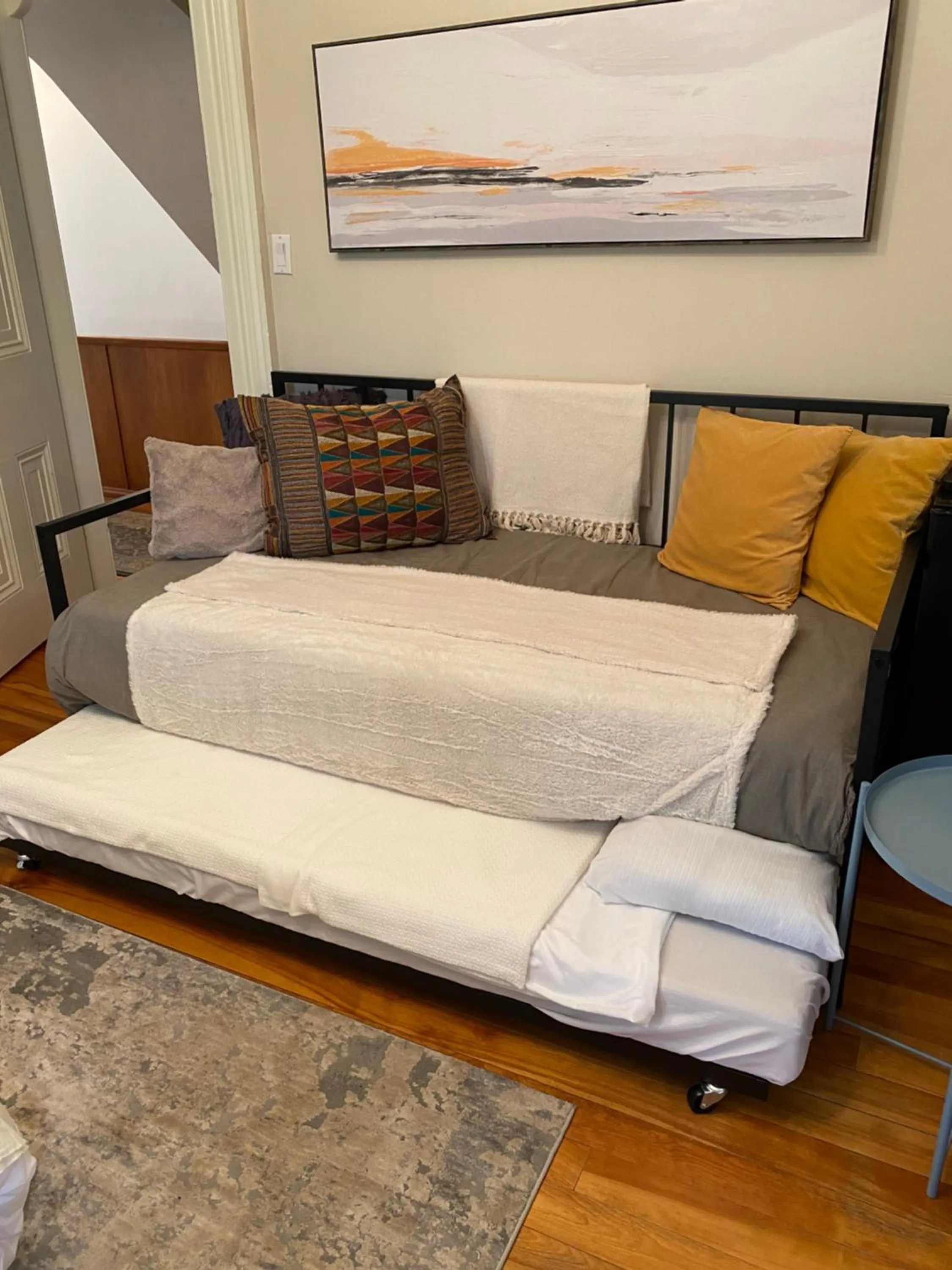 Bed in The Montague Rose Inn & Cafe