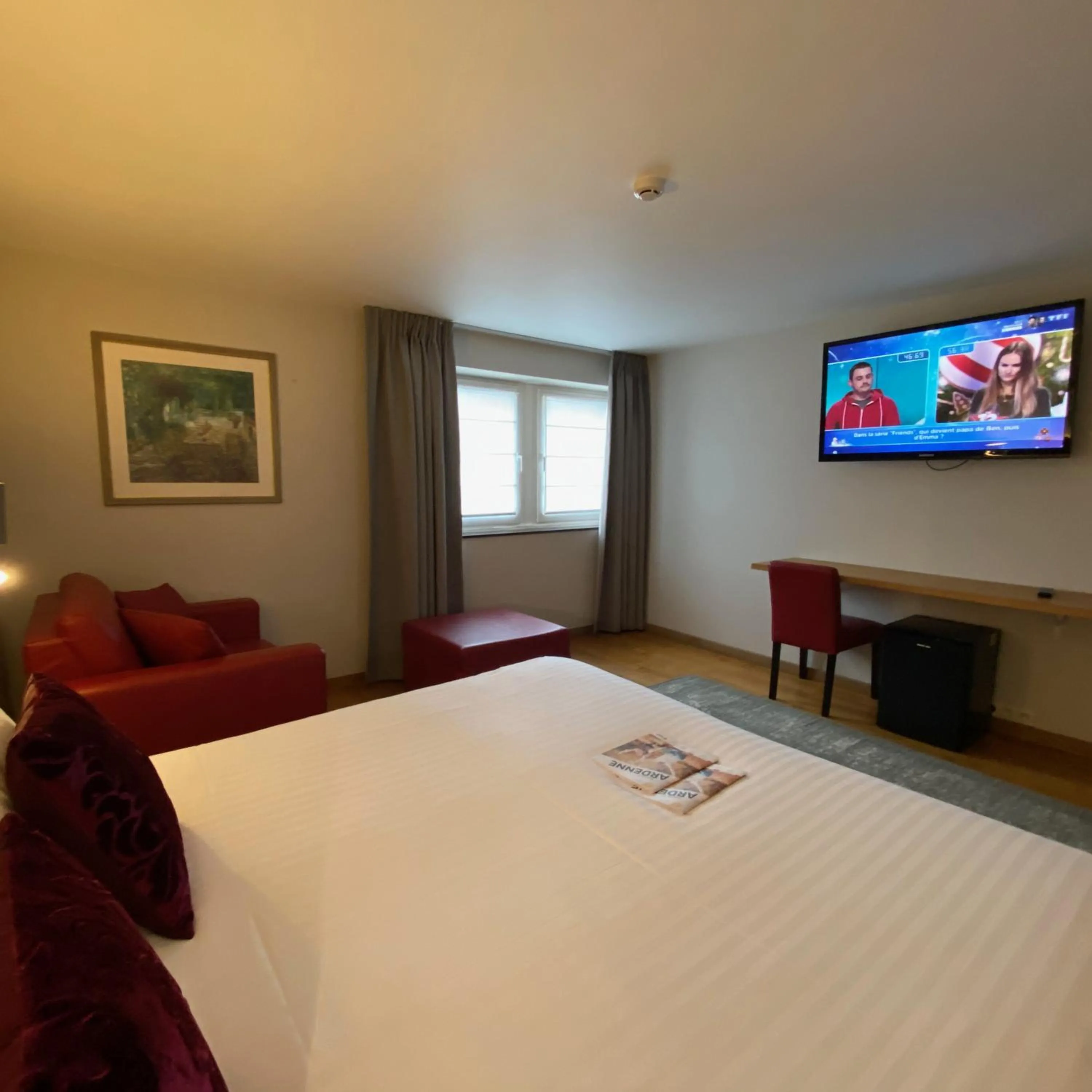 Photo of the whole room, Bed in Hotel Côté Cour