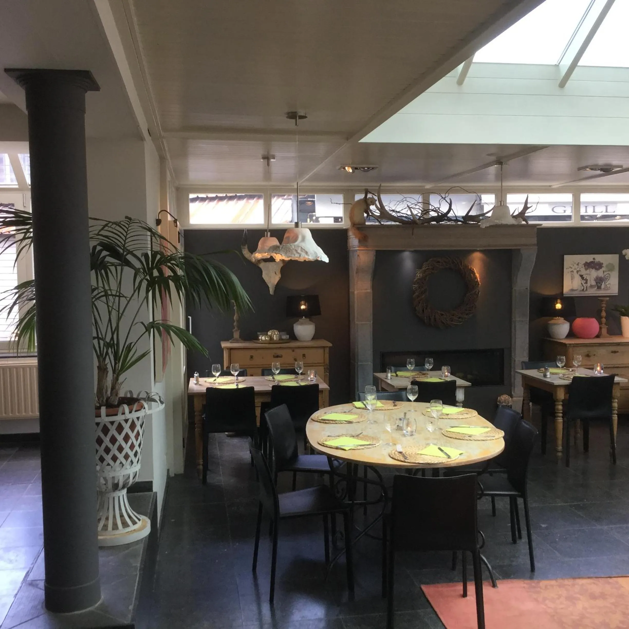 Restaurant/places to eat in Hotel Côté Cour