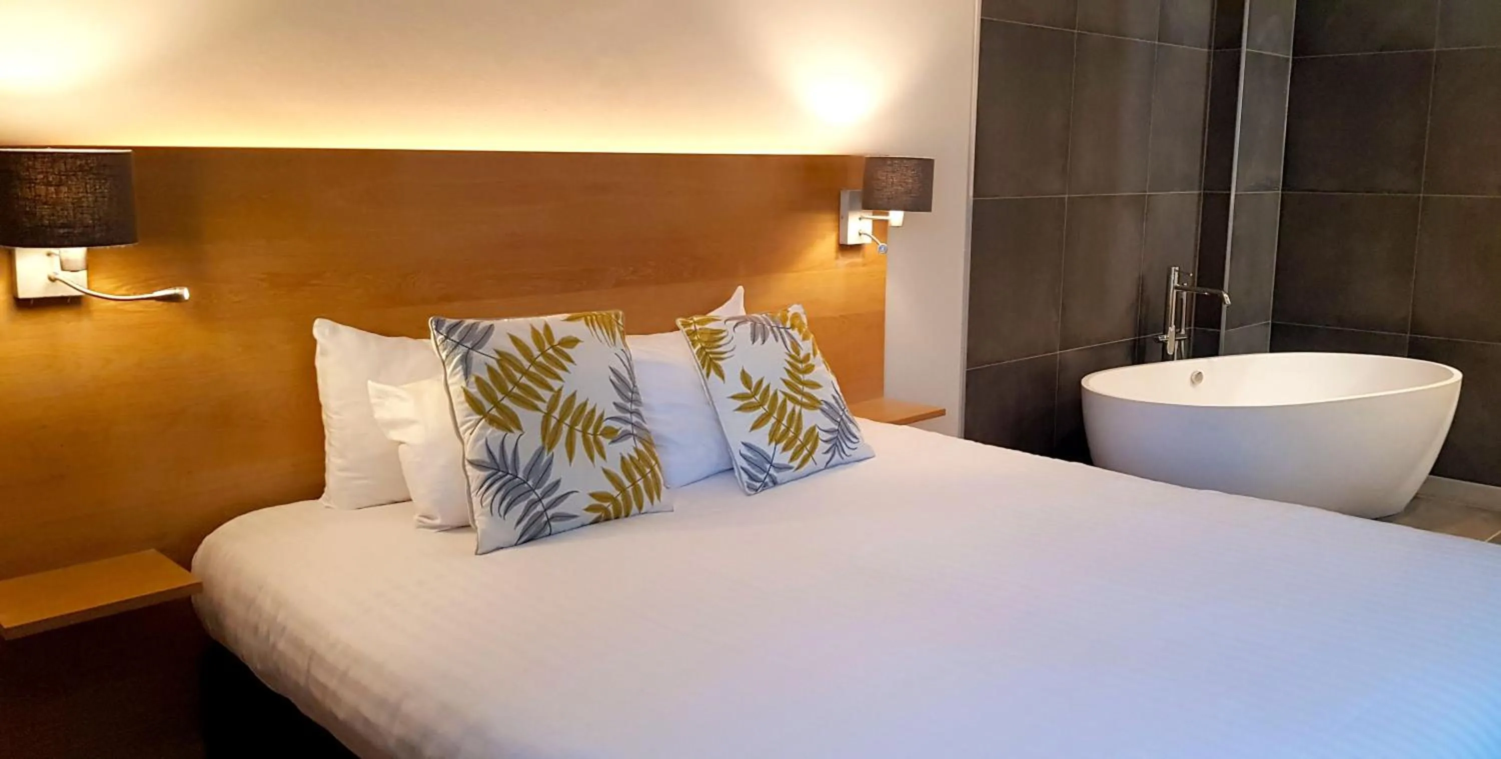 Bed in Hotel Côté Cour