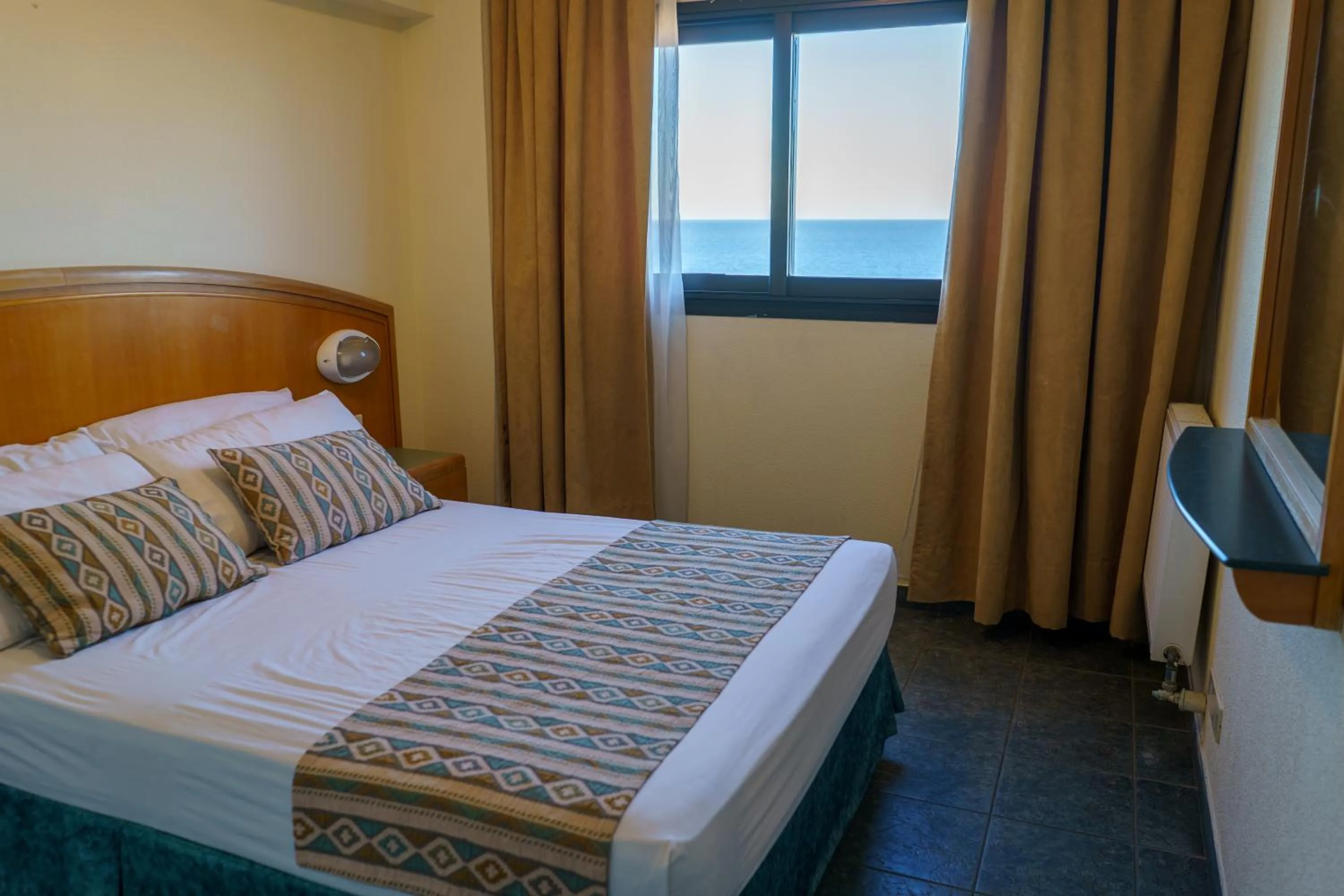 Photo of the whole room, Bed in Hostal del Sol