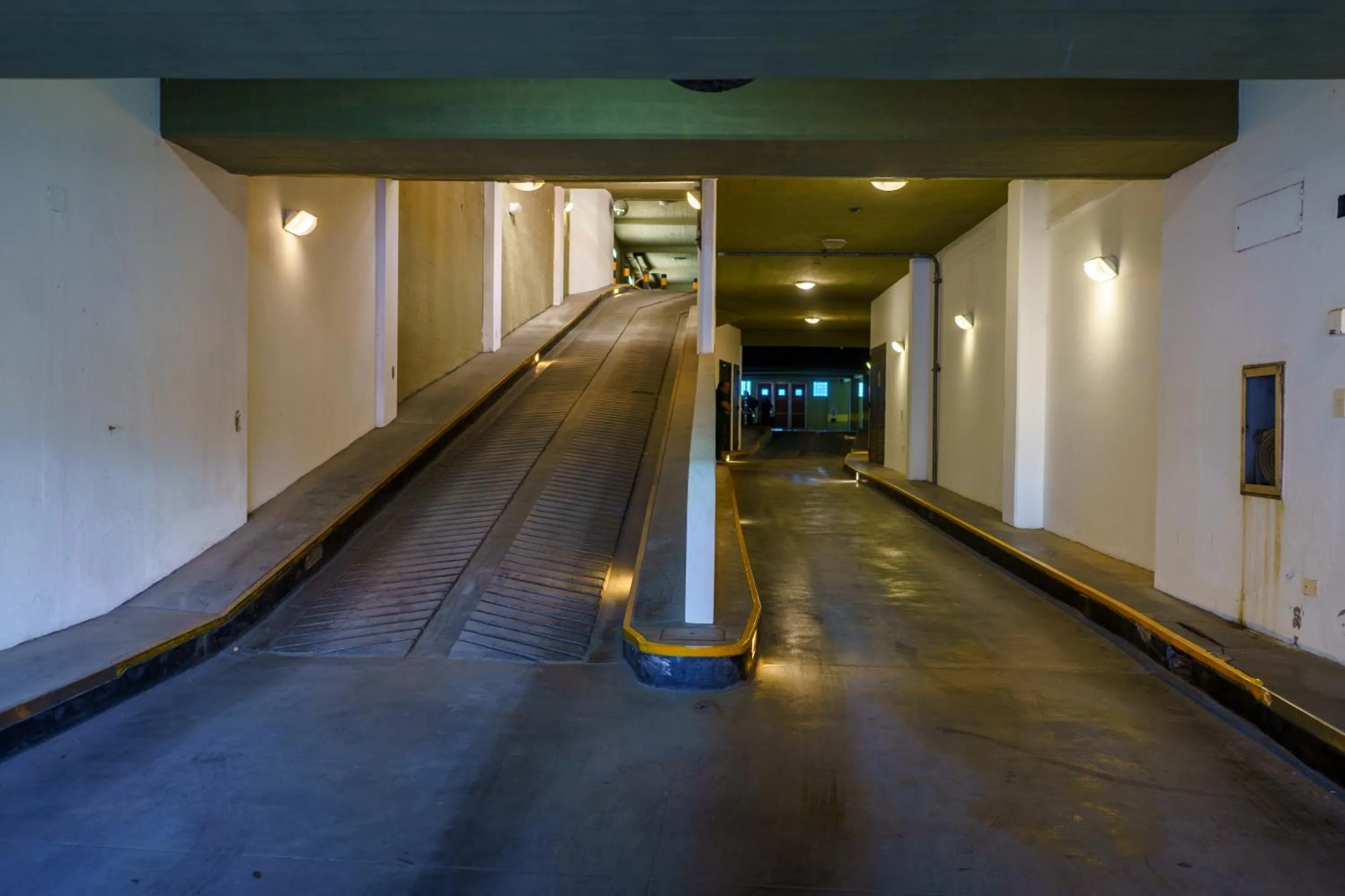 Parking in Hostal del Sol