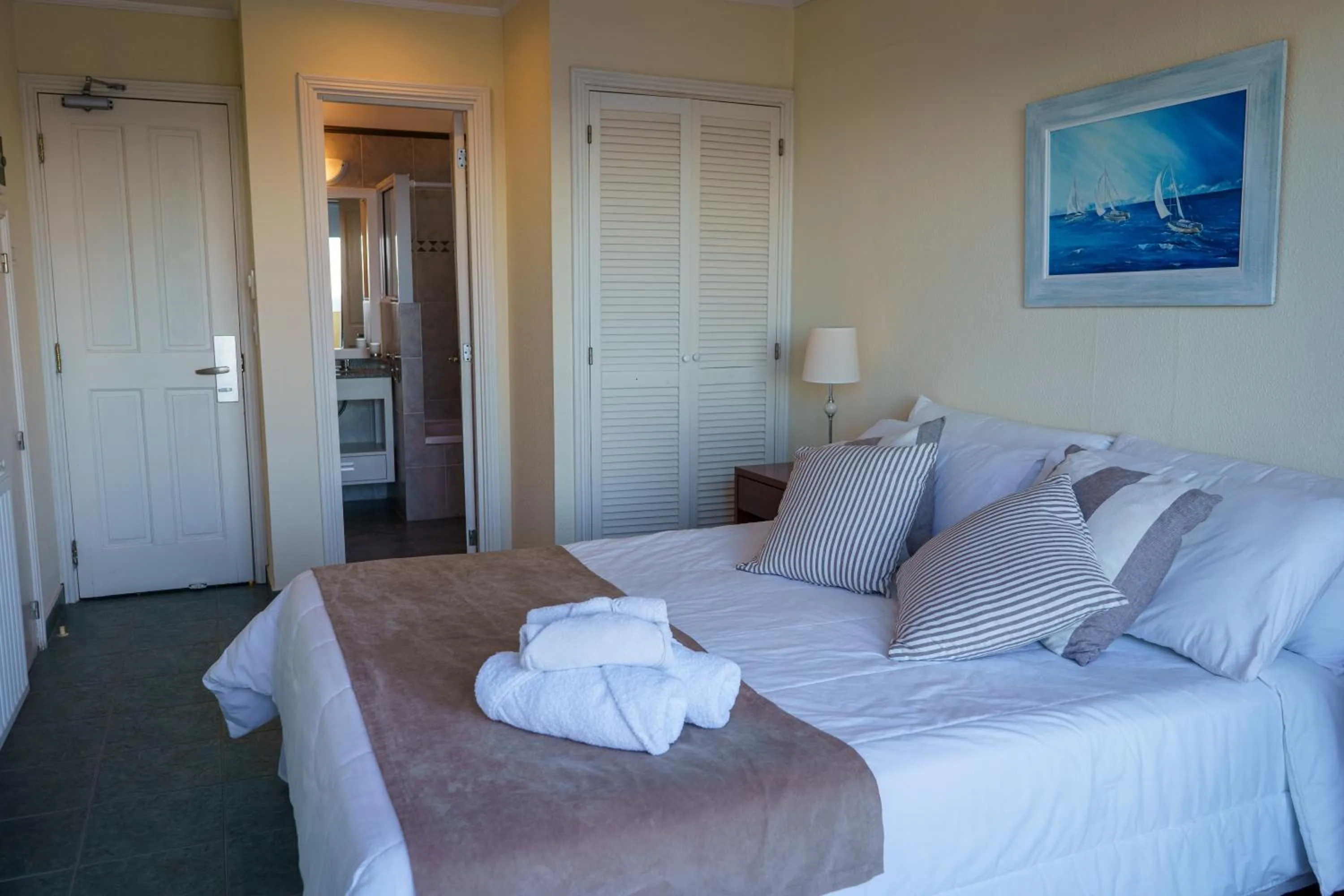 Photo of the whole room, Bed in Hostal del Sol