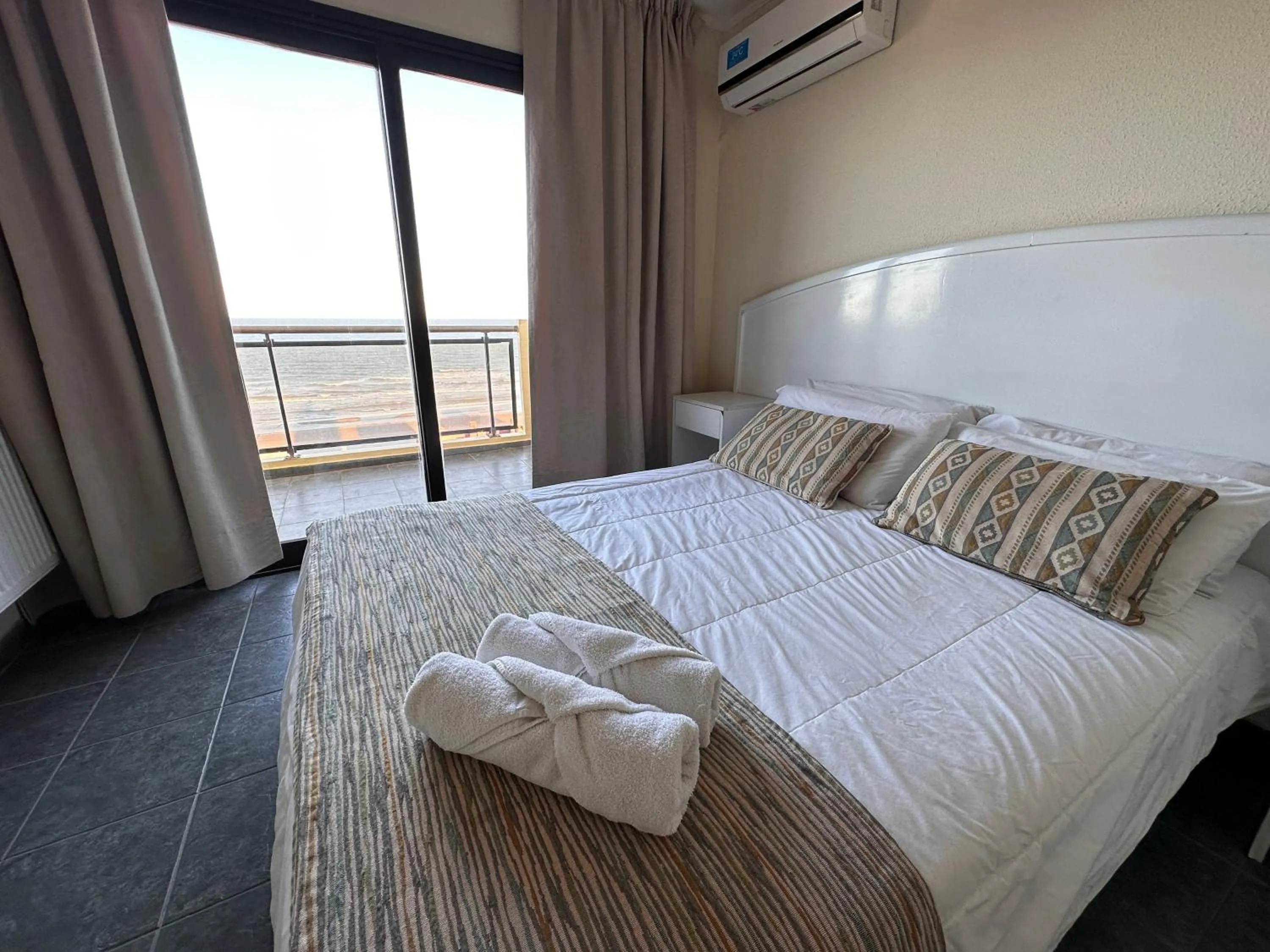 Bed in Hostal del Sol