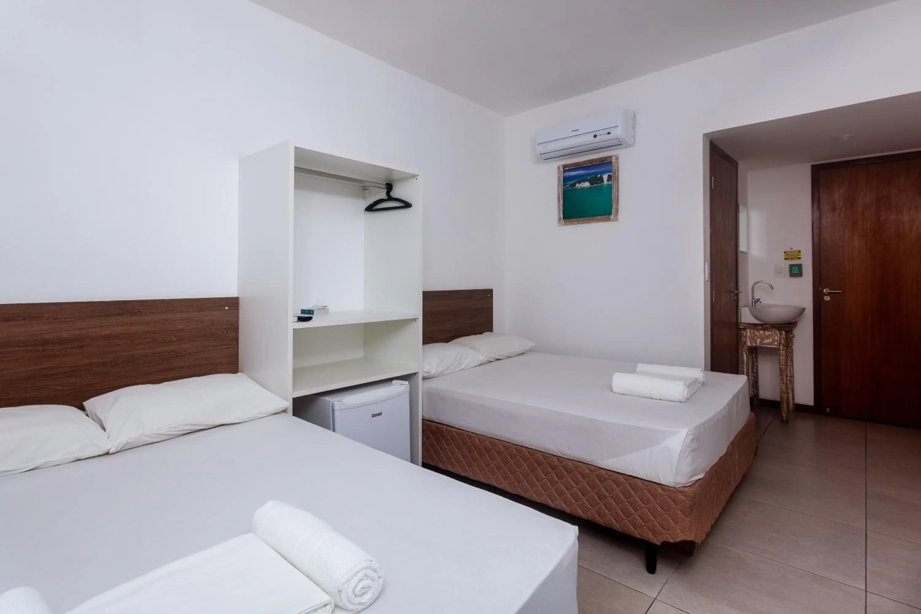 Bedroom, Bed in Economy Suites