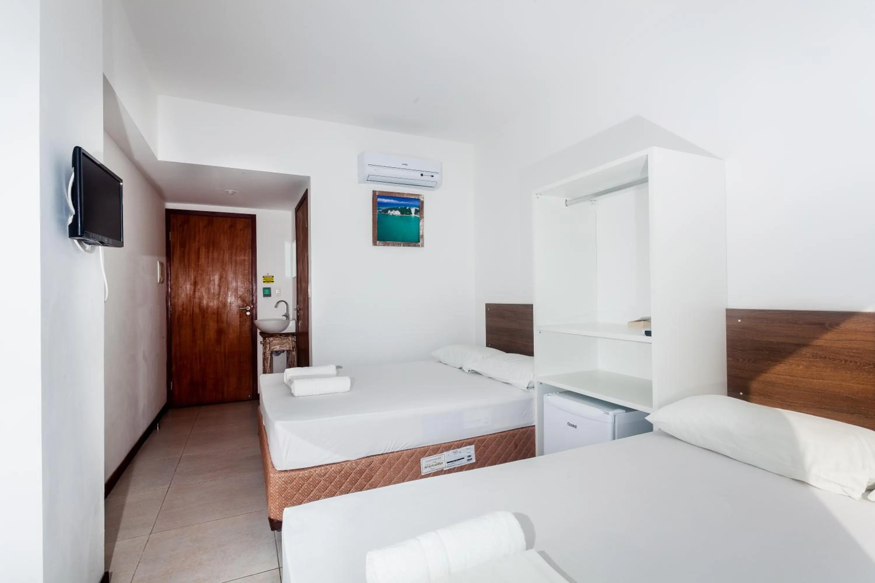 Bedroom, Bed in Economy Suites