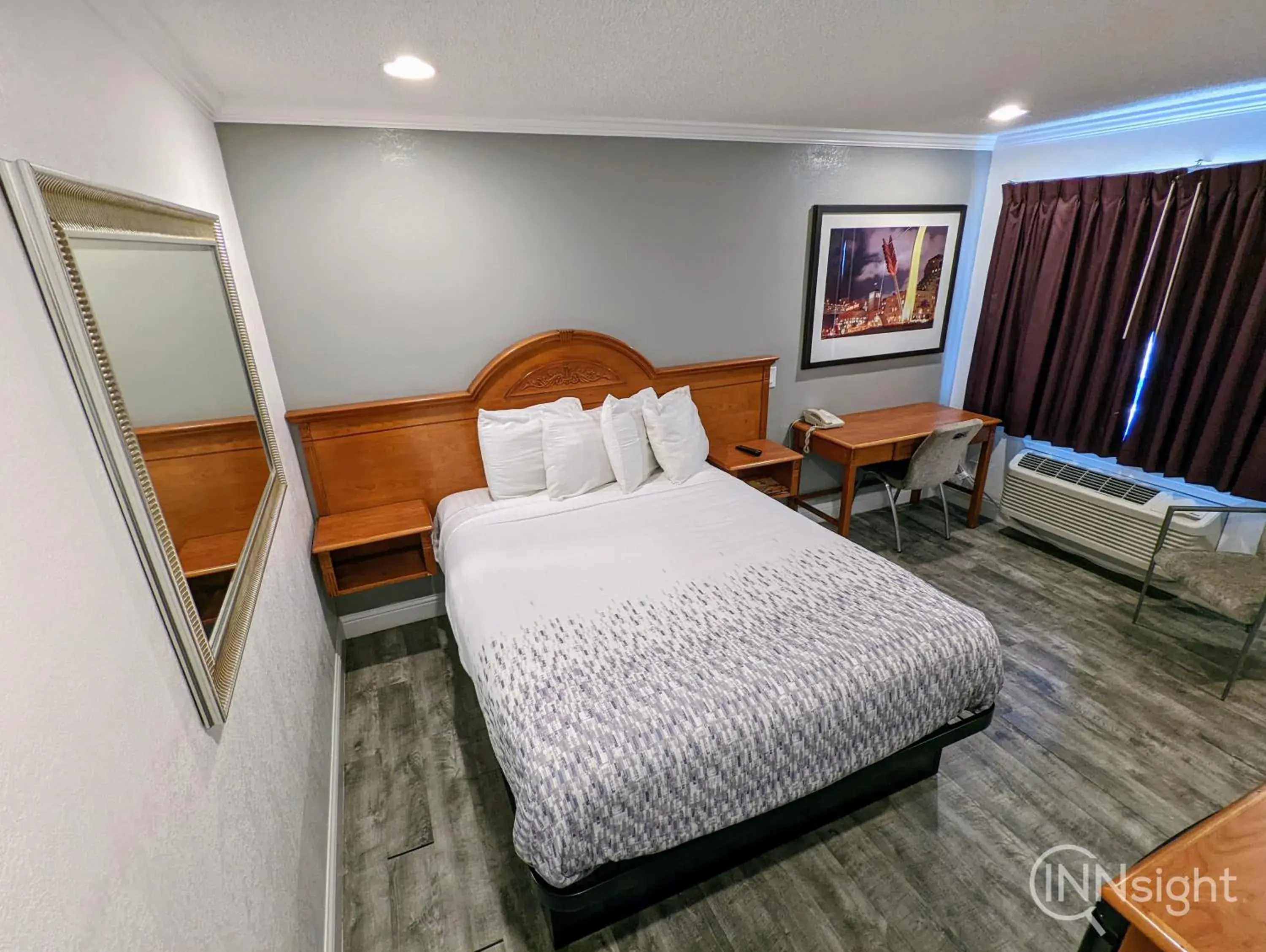 Bed in Deluxe Inn Bed in Deluxe Inn