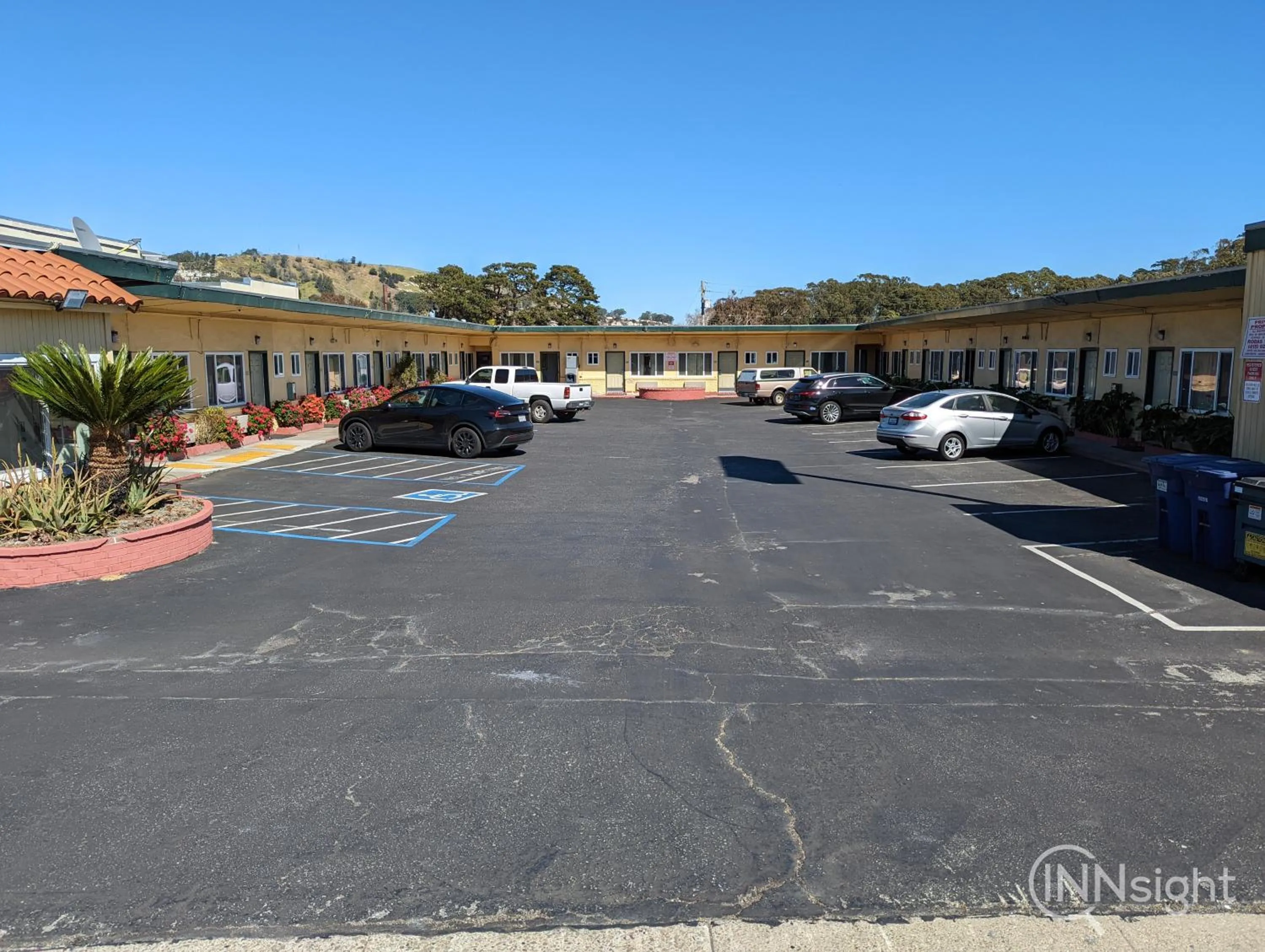 Parking in Deluxe Inn