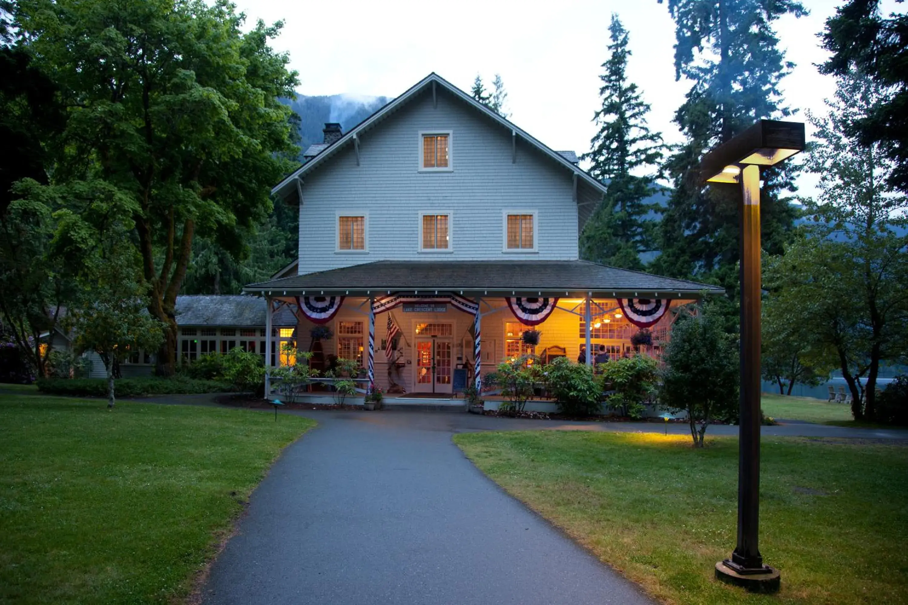 Property building in Lake Crescent Lodge Property building in Lake Crescent Lodge