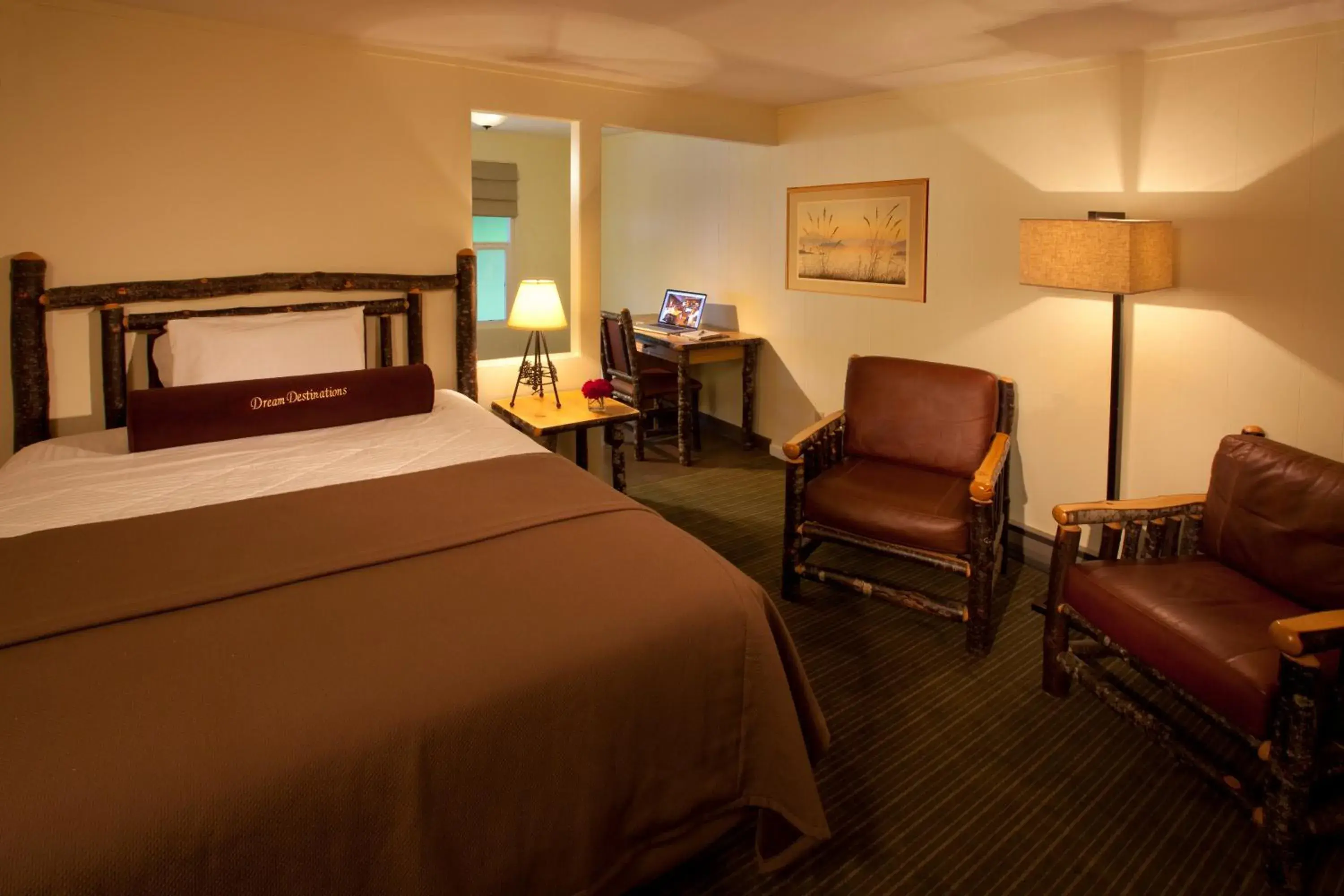 Photo of the whole room, Bed in Lake Crescent Lodge Photo of the whole room, Bed in Lake Crescent Lodge