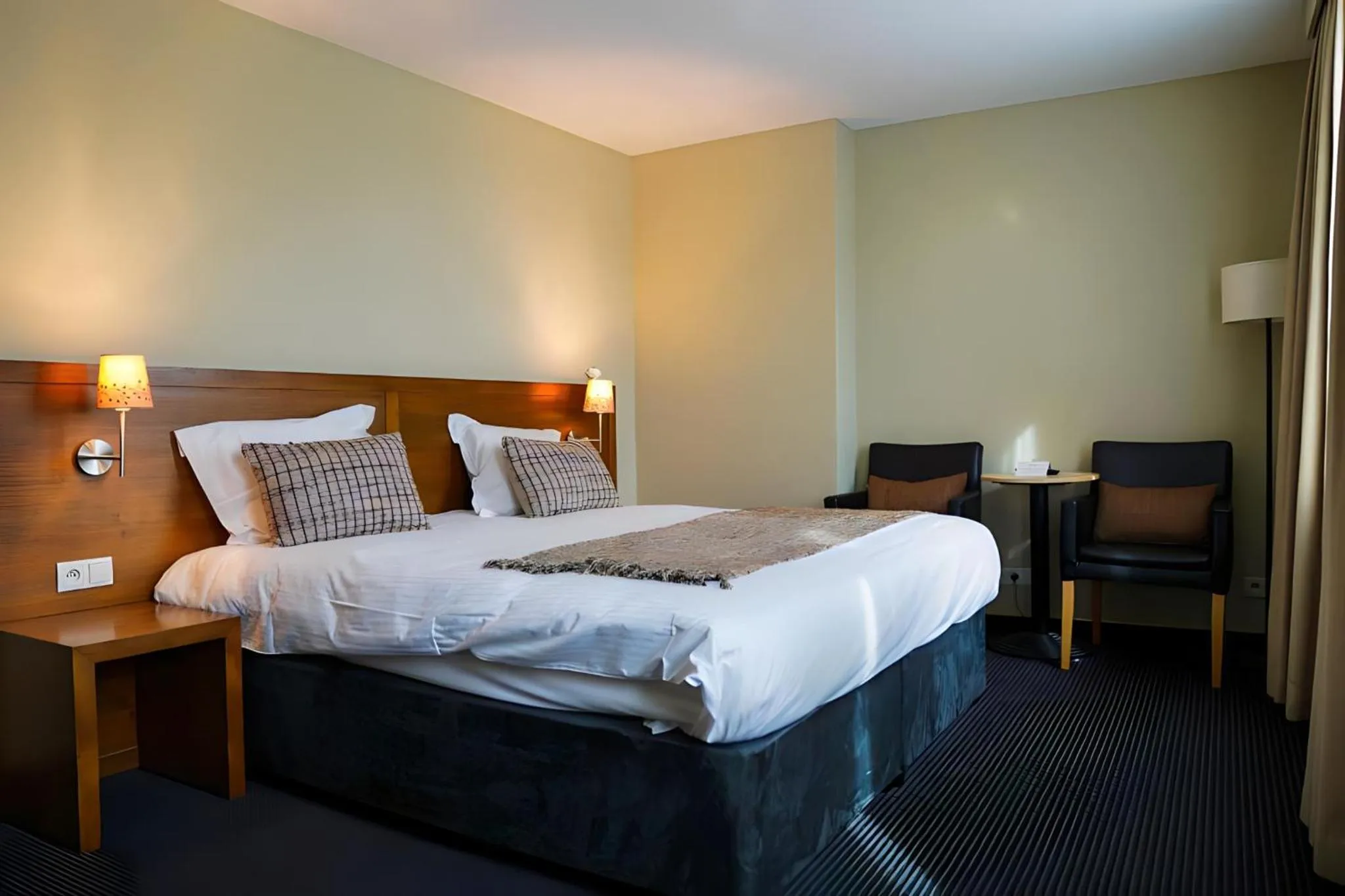 Photo of the whole room, Bed in Hotel de Flandre Ghent