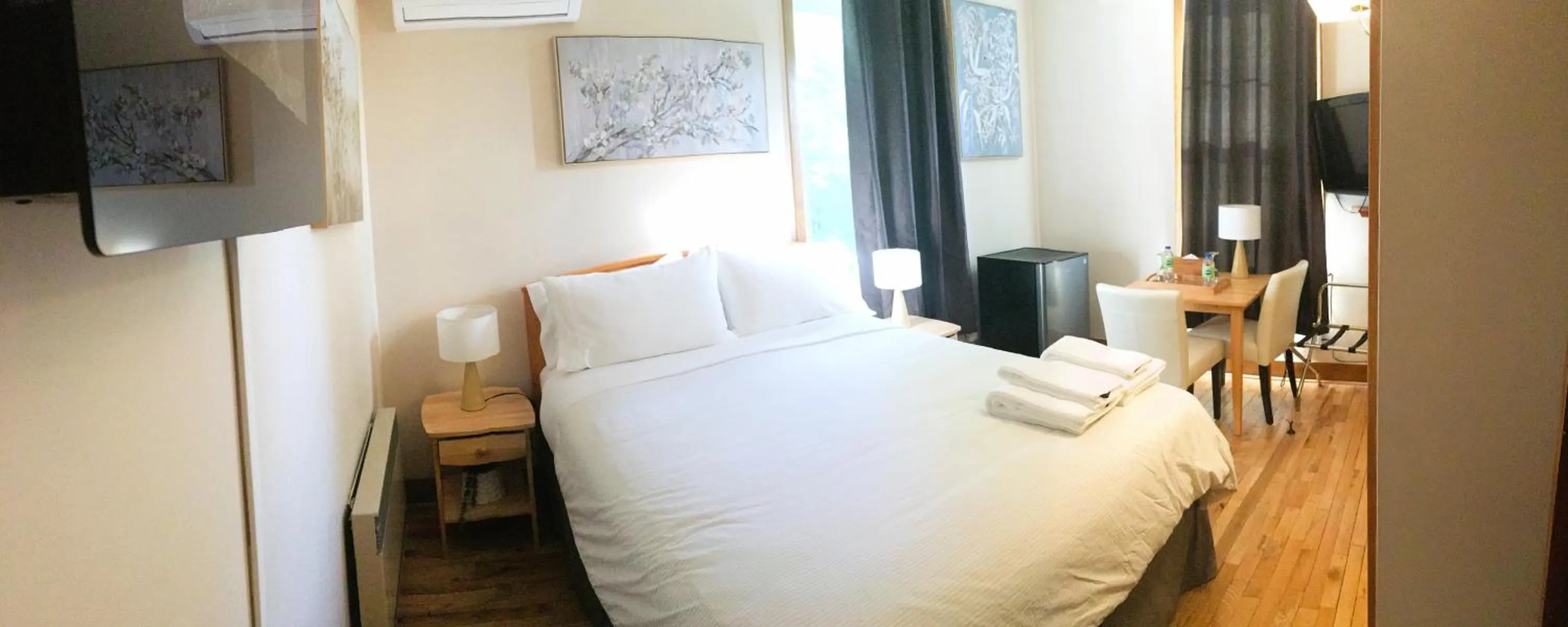 Photo of the whole room in Auberge Clos-Joli