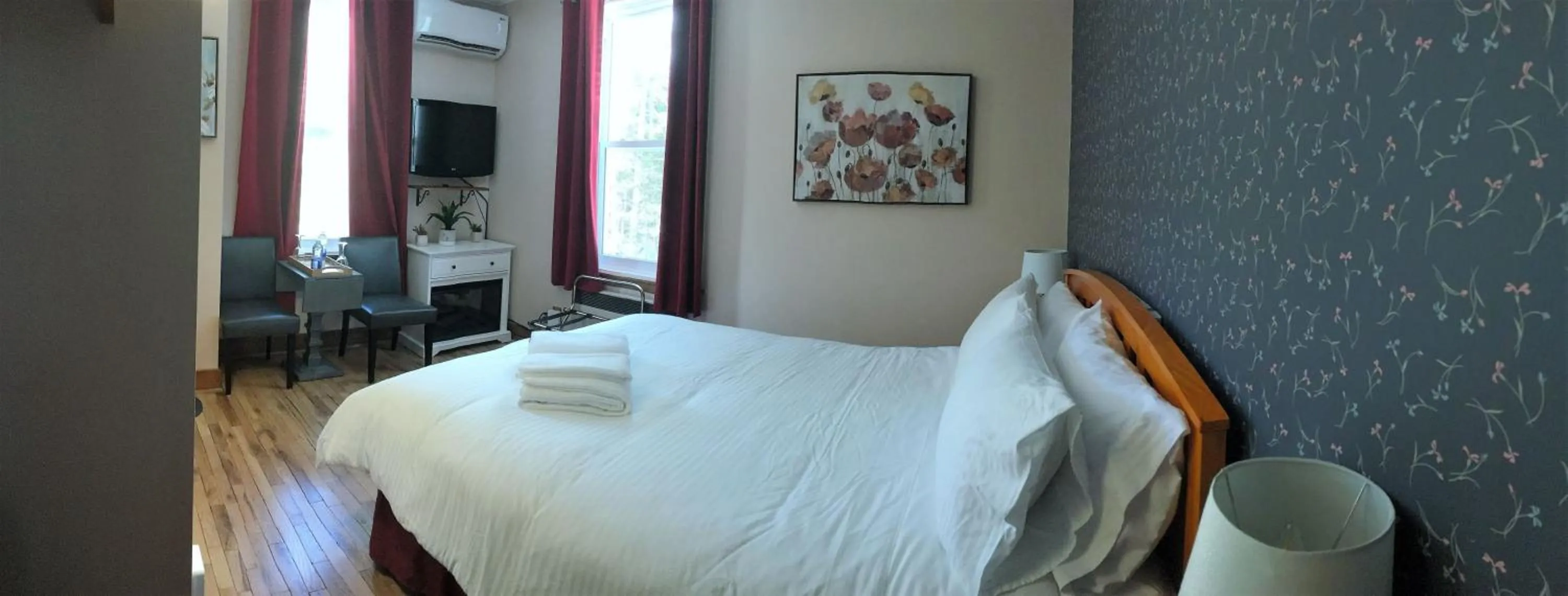 Photo of the whole room in Auberge Clos-Joli