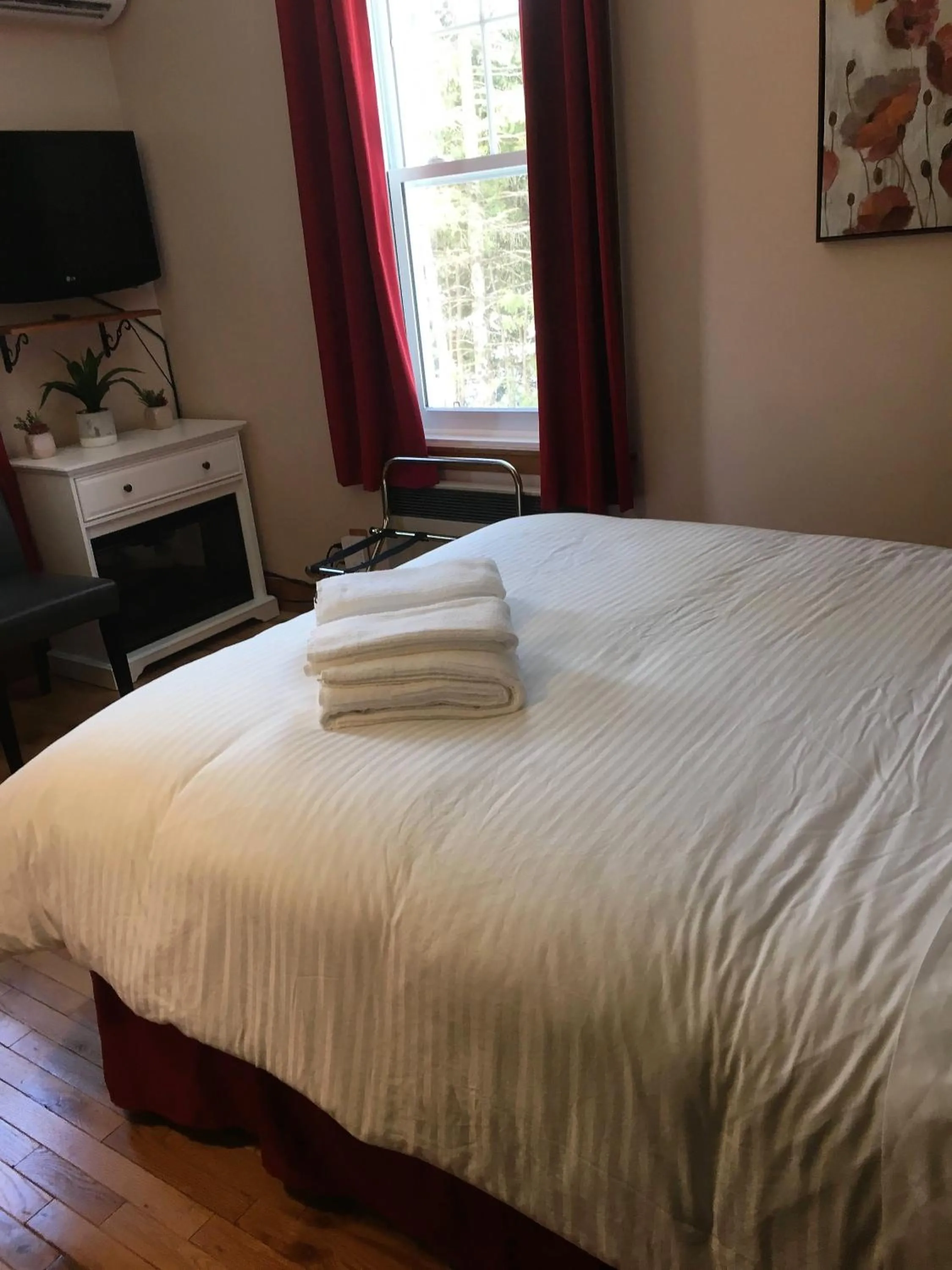 Photo of the whole room in Auberge Clos-Joli