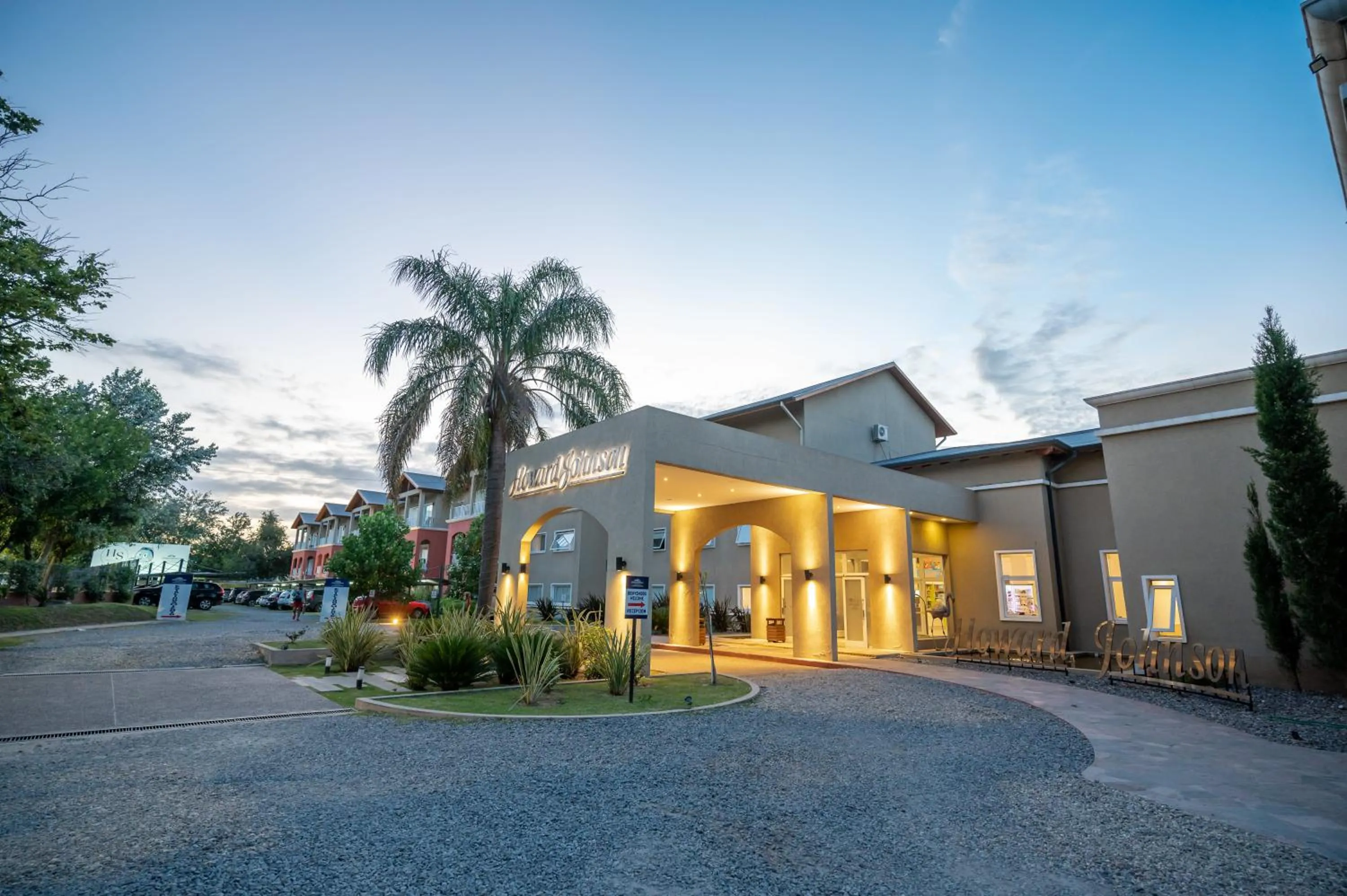 Property building in Howard Johnson Plaza Villa Carlos Paz