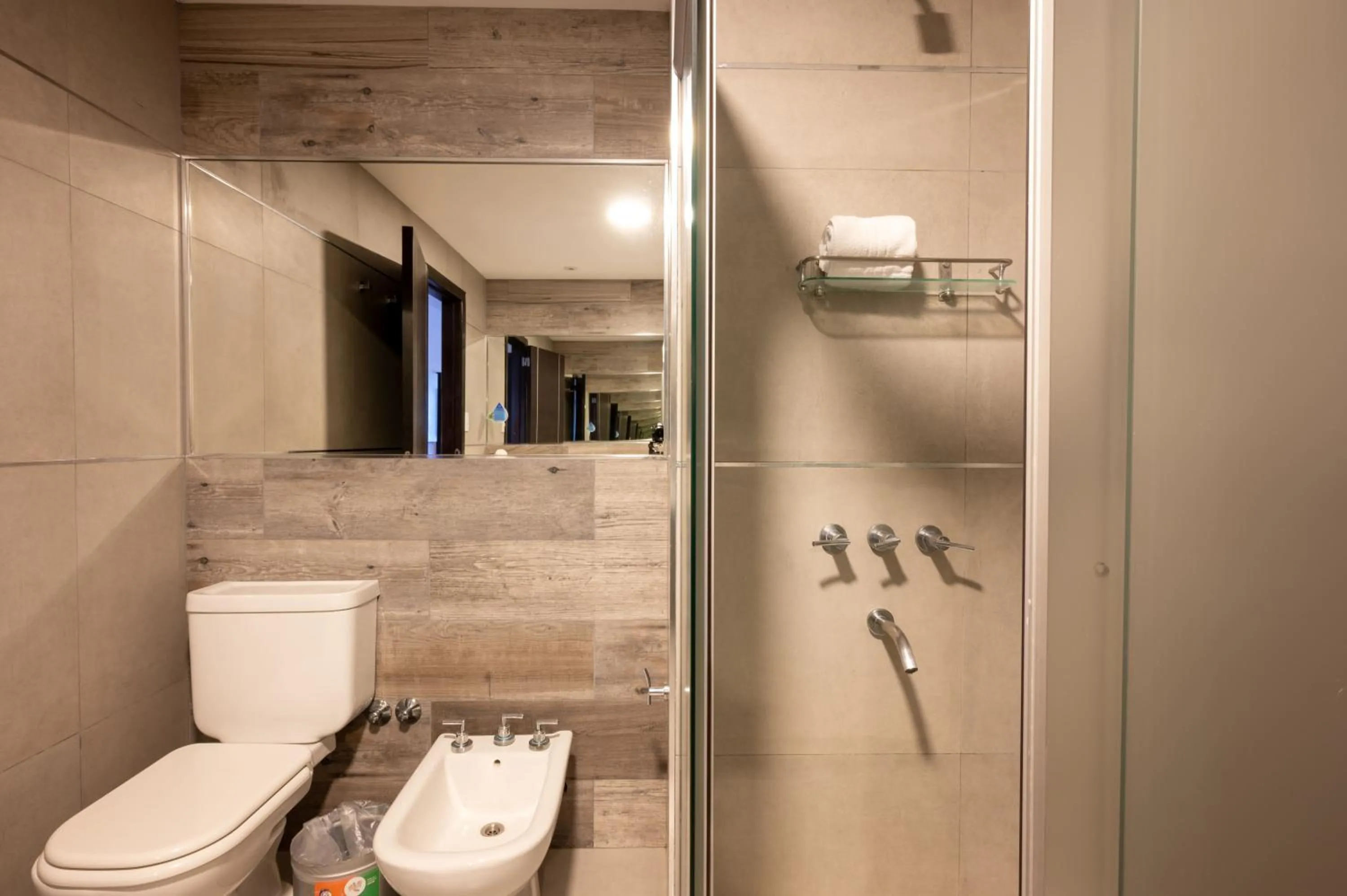 Shower in Howard Johnson Plaza Villa Carlos Paz