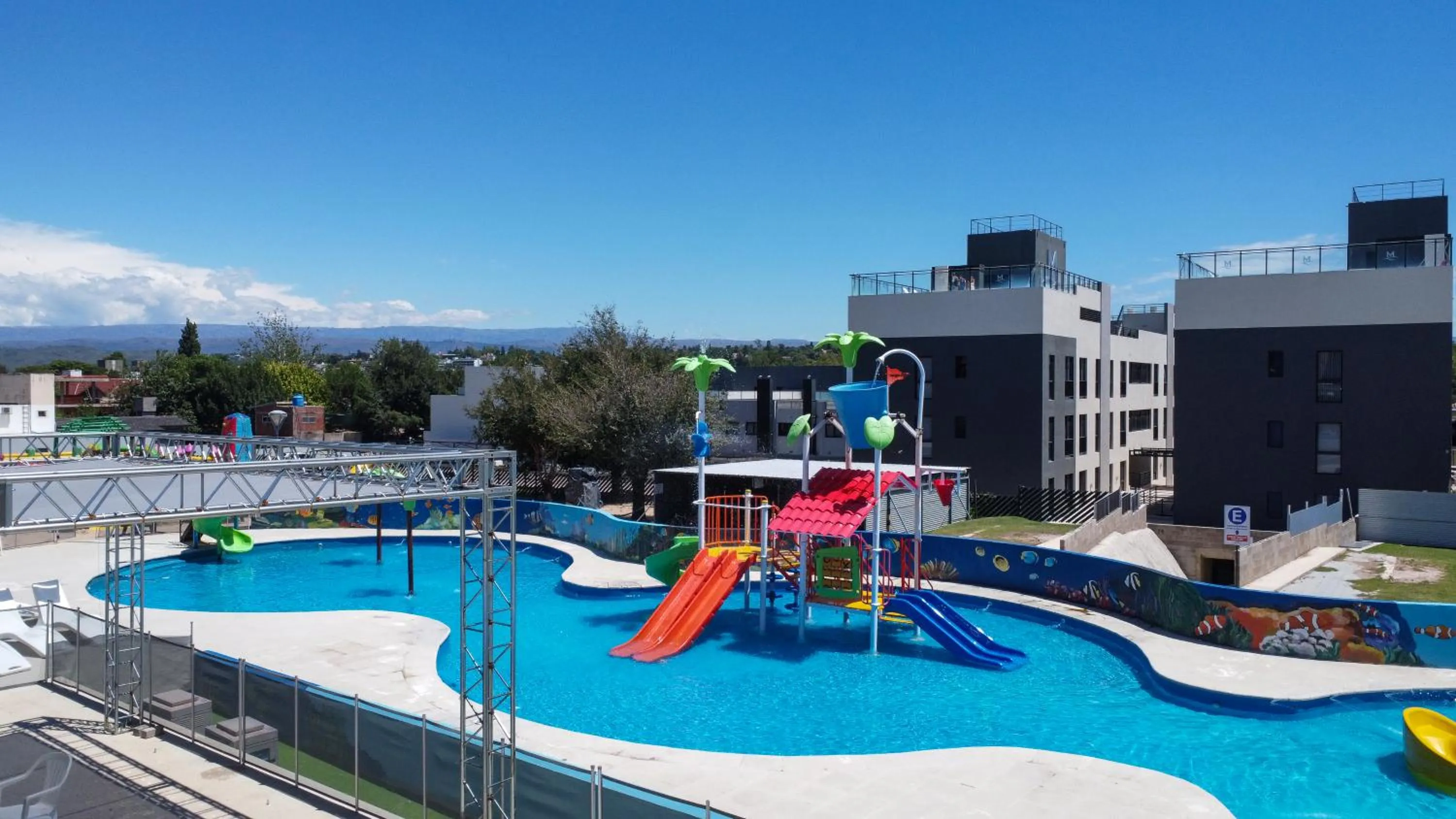 Swimming pool in Howard Johnson Plaza Villa Carlos Paz