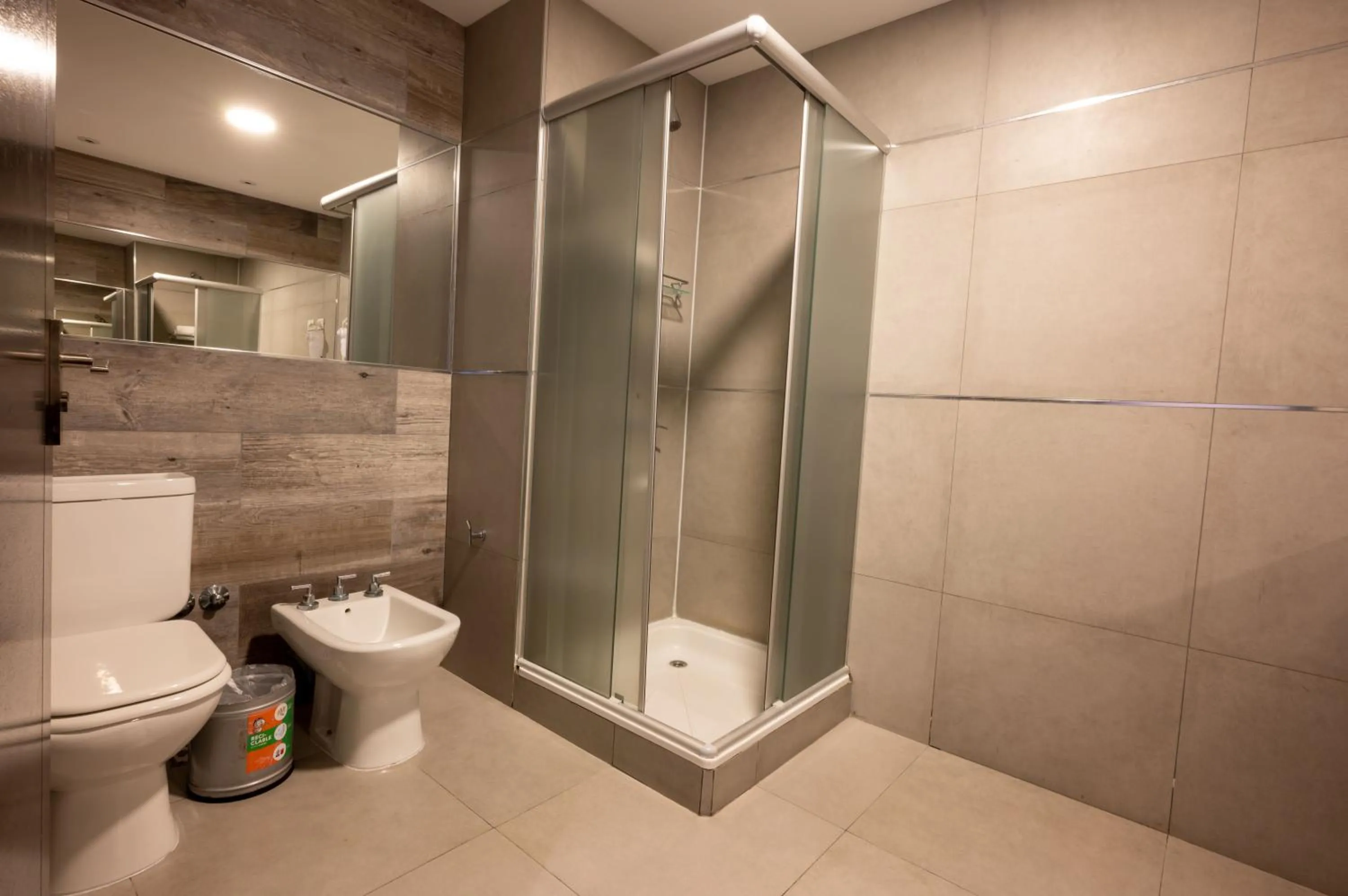 Shower in Howard Johnson Plaza Villa Carlos Paz