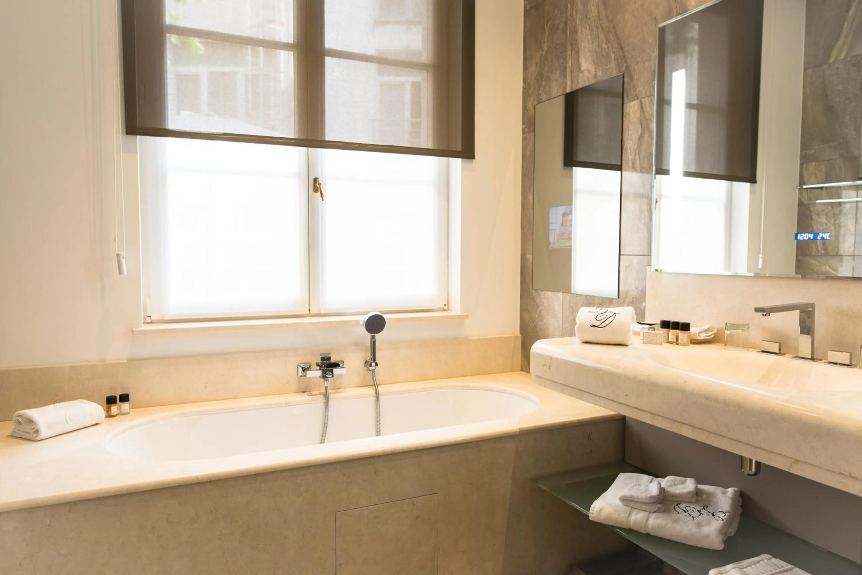 Bathroom in Hotel le Dixseptieme