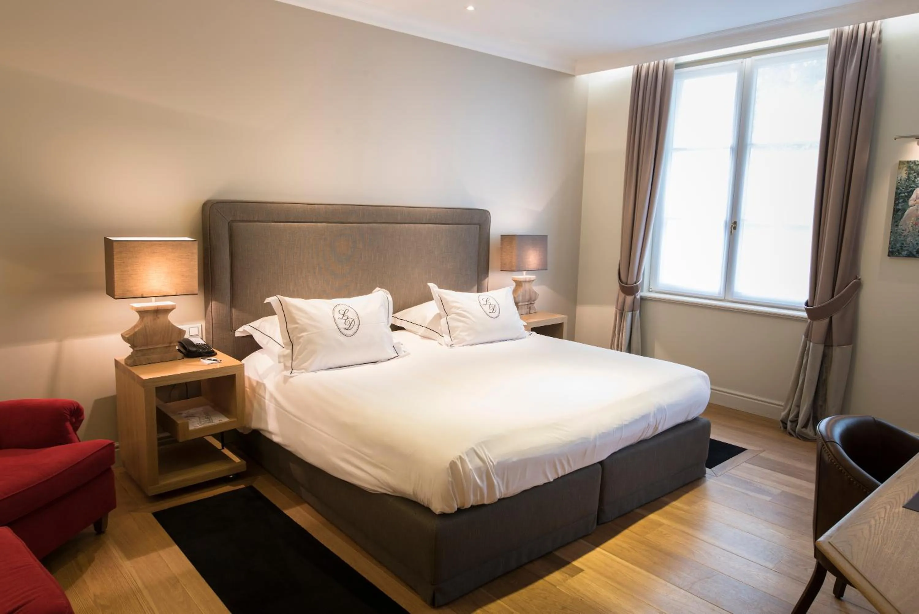 Bed in Hotel le Dixseptieme