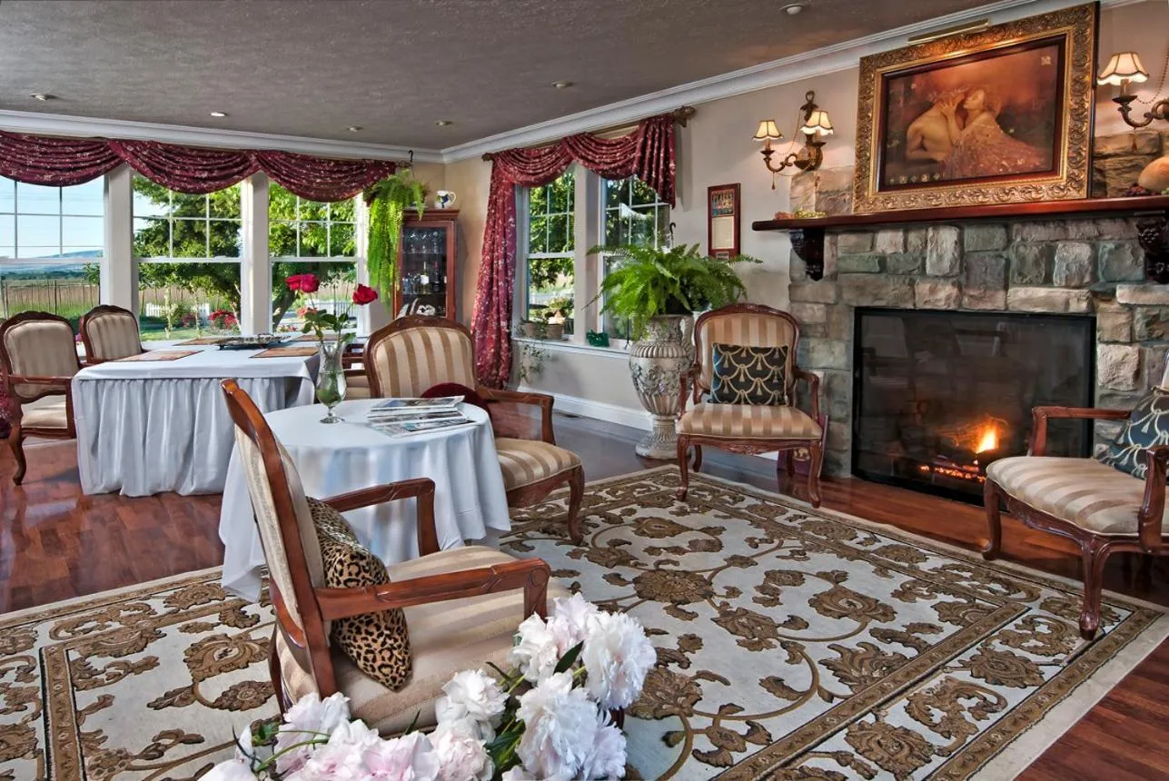 Living room in Cozy Rose Inn