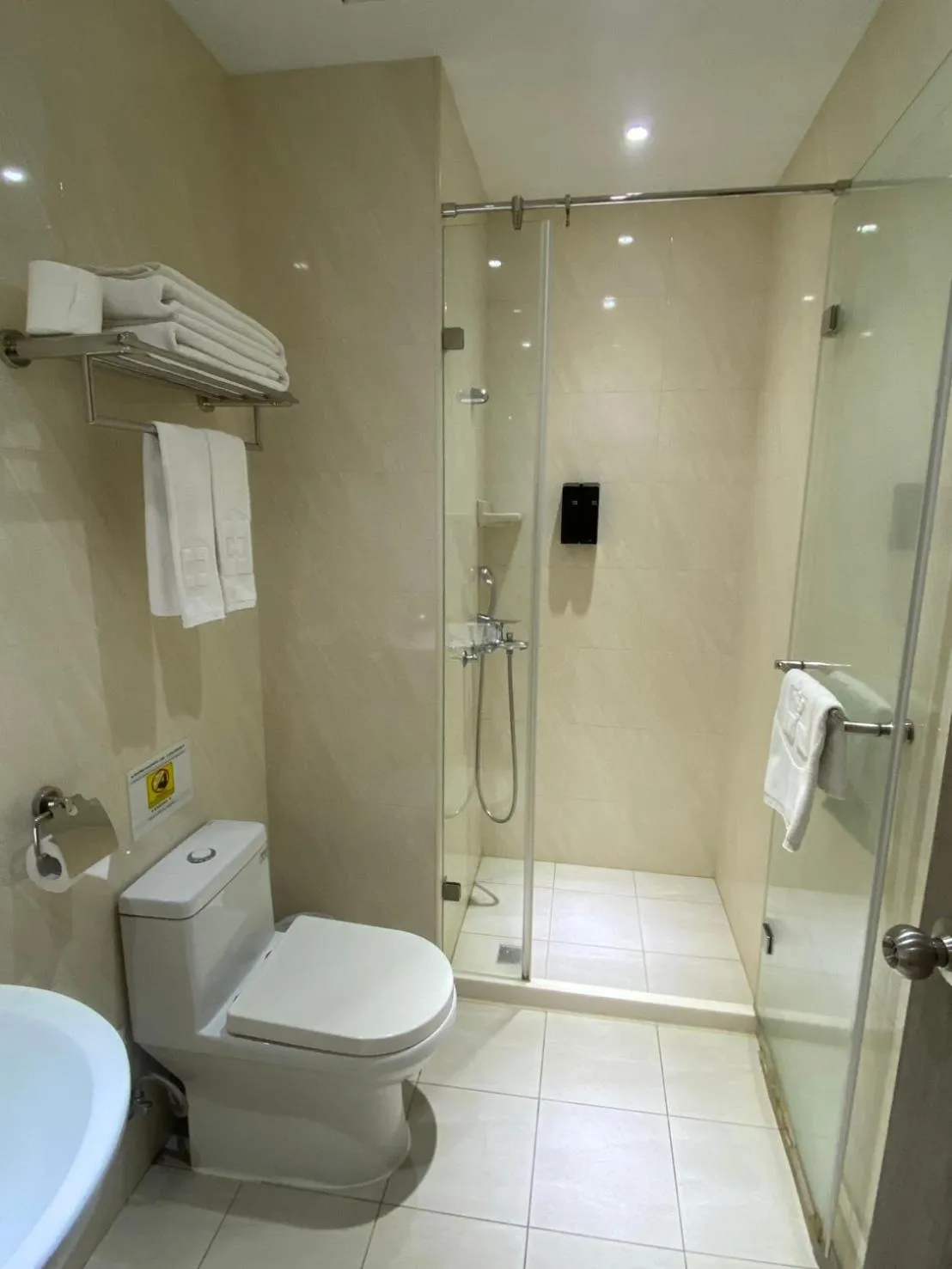 Shower in The Koos Hotel Dahu