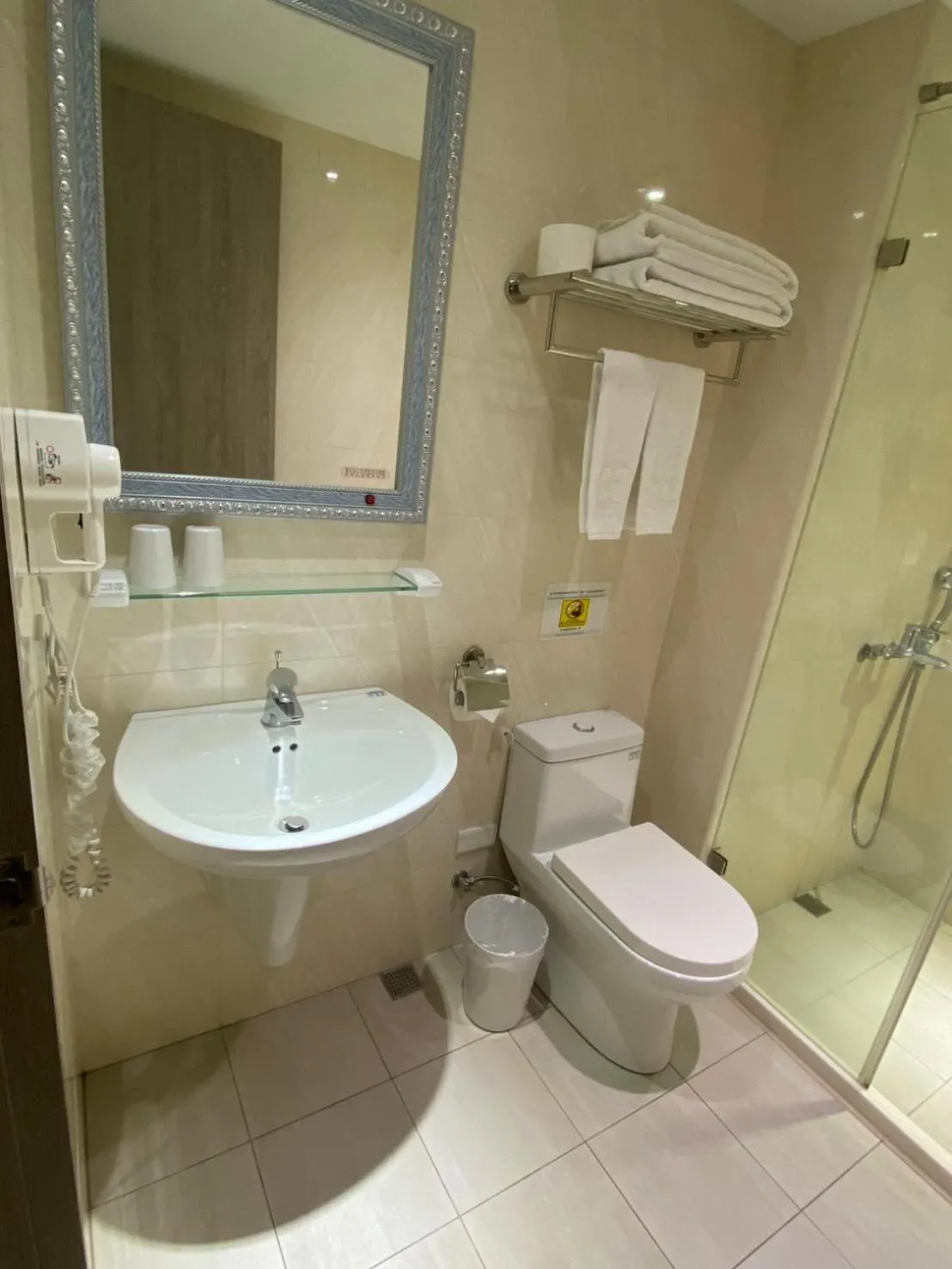 Shower in The Koos Hotel Dahu