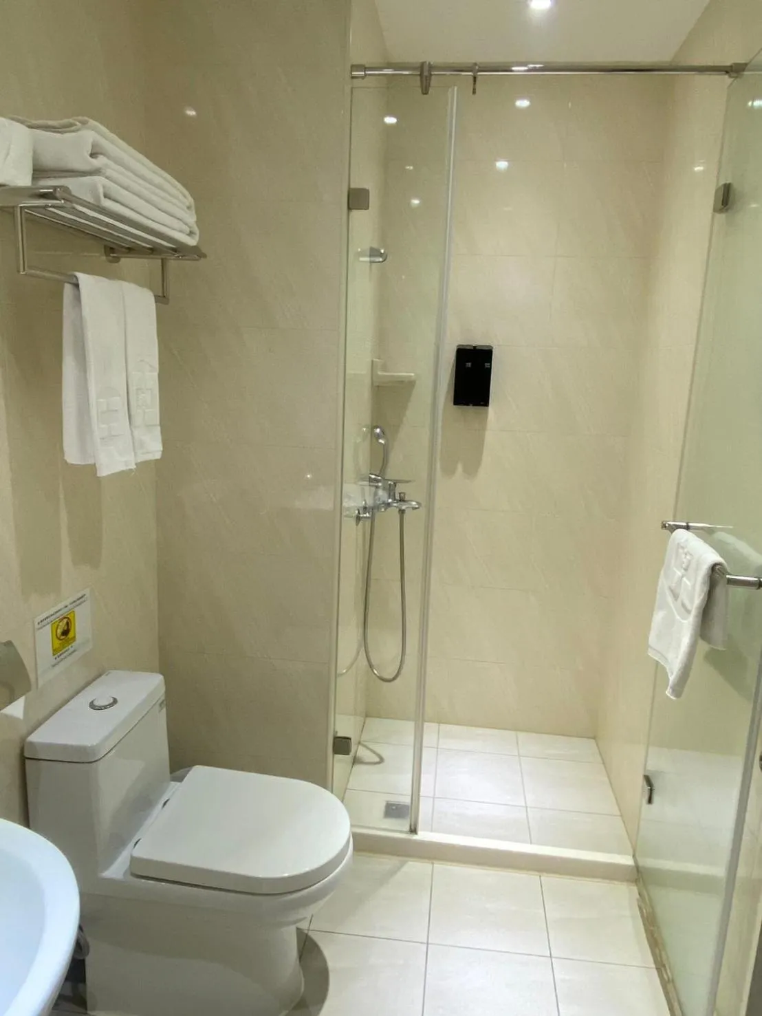 Shower in The Koos Hotel Dahu