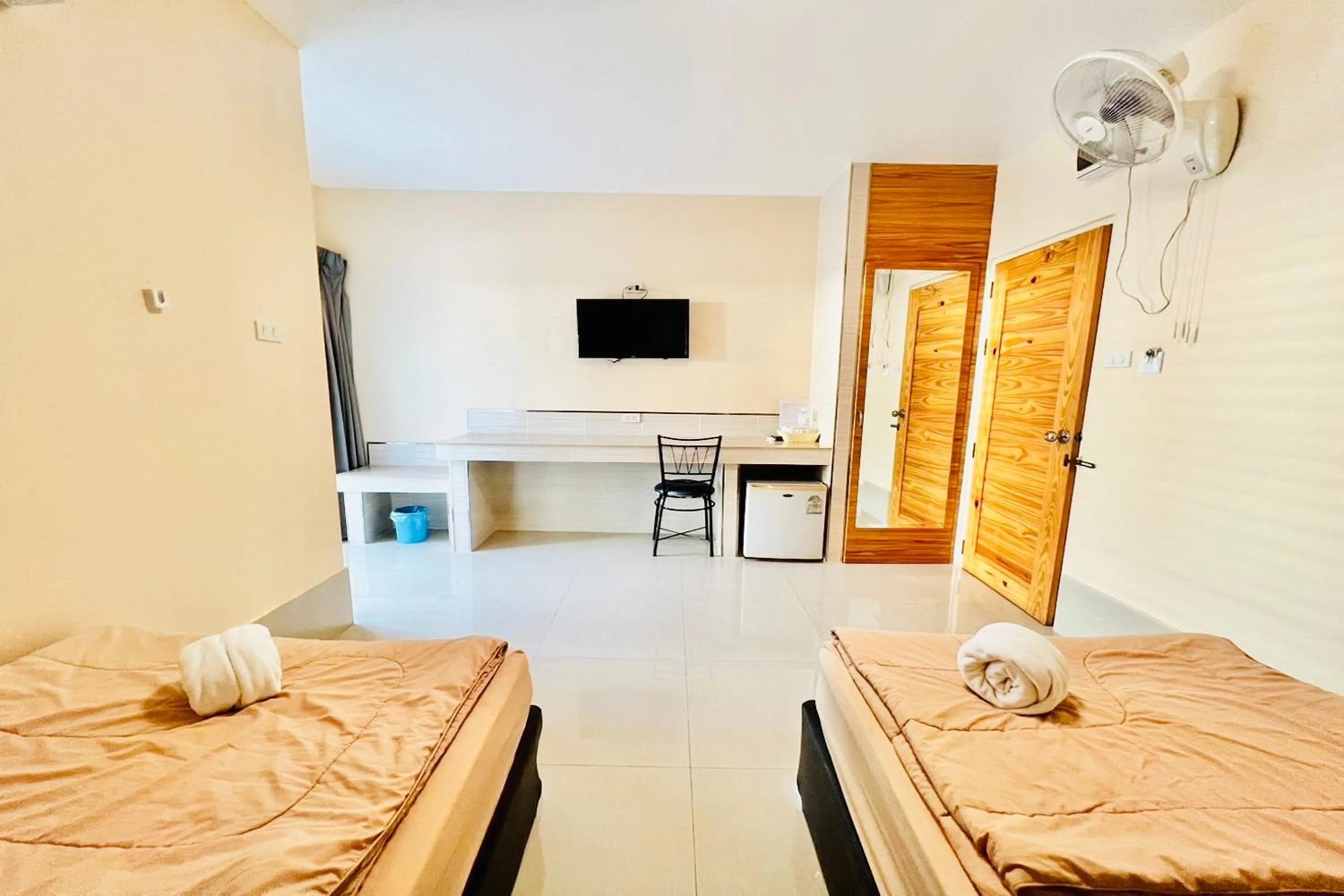 Bed in Veerakit Grand Hotel