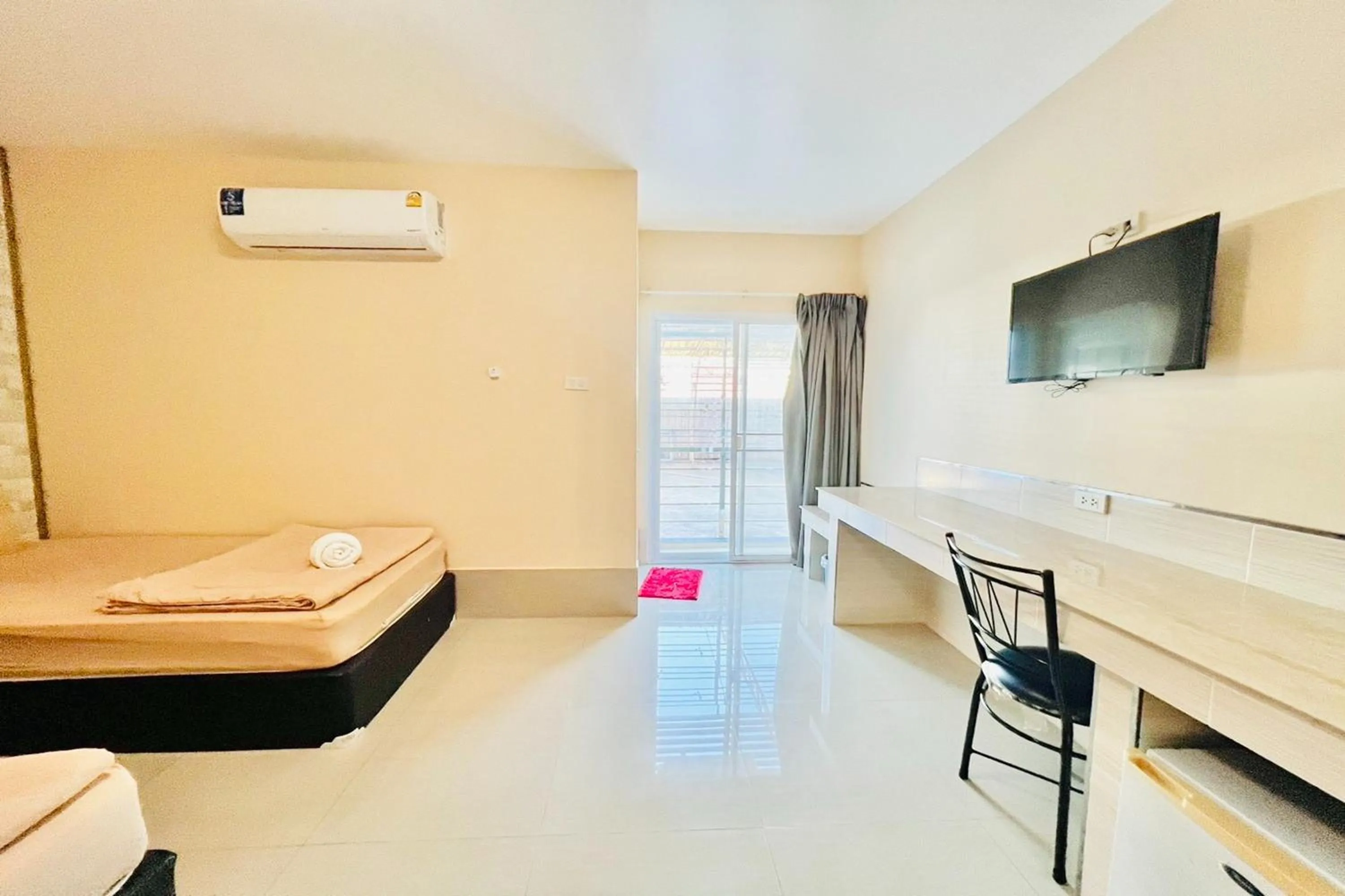 TV and multimedia in Veerakit Grand Hotel