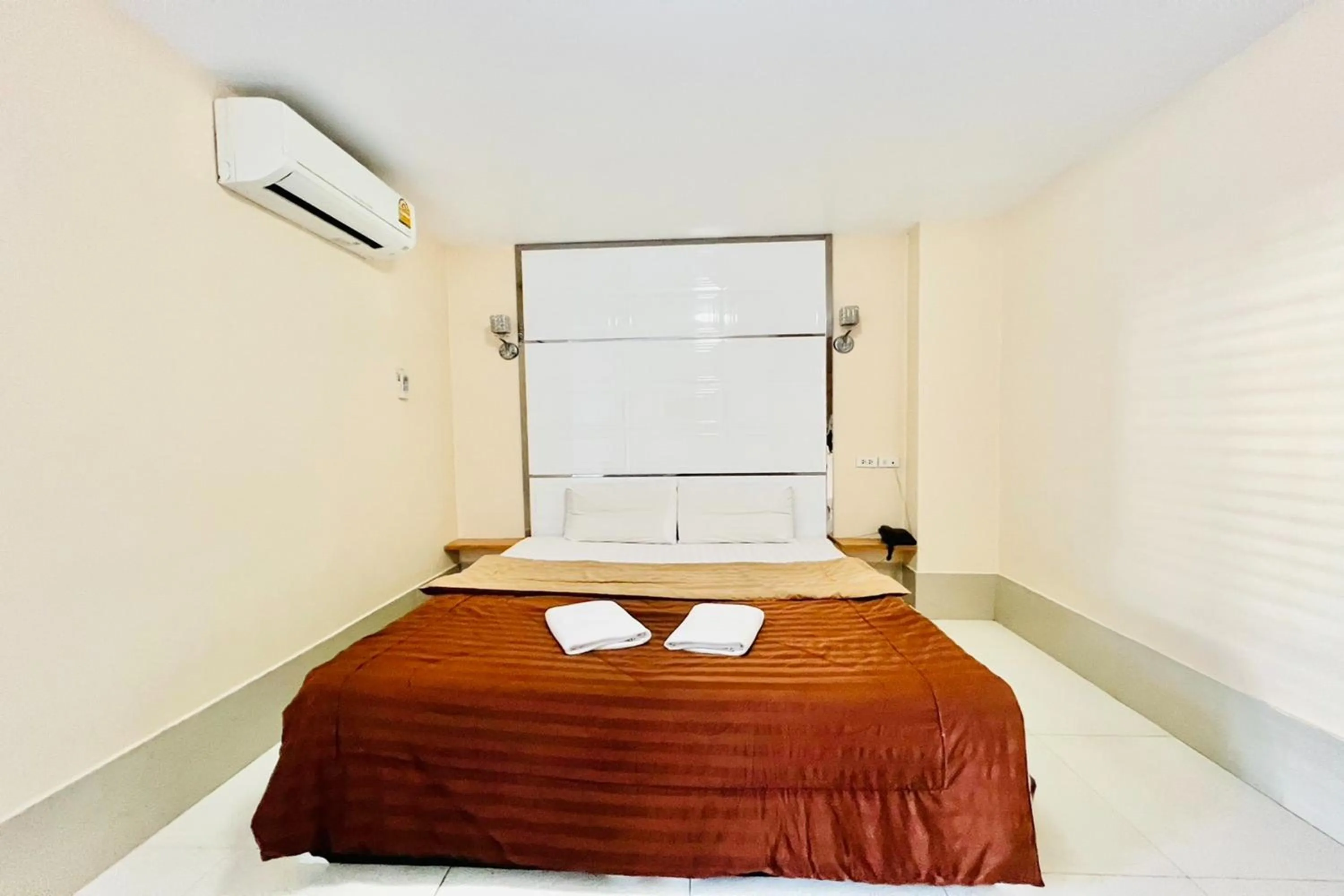 Bed in Veerakit Grand Hotel