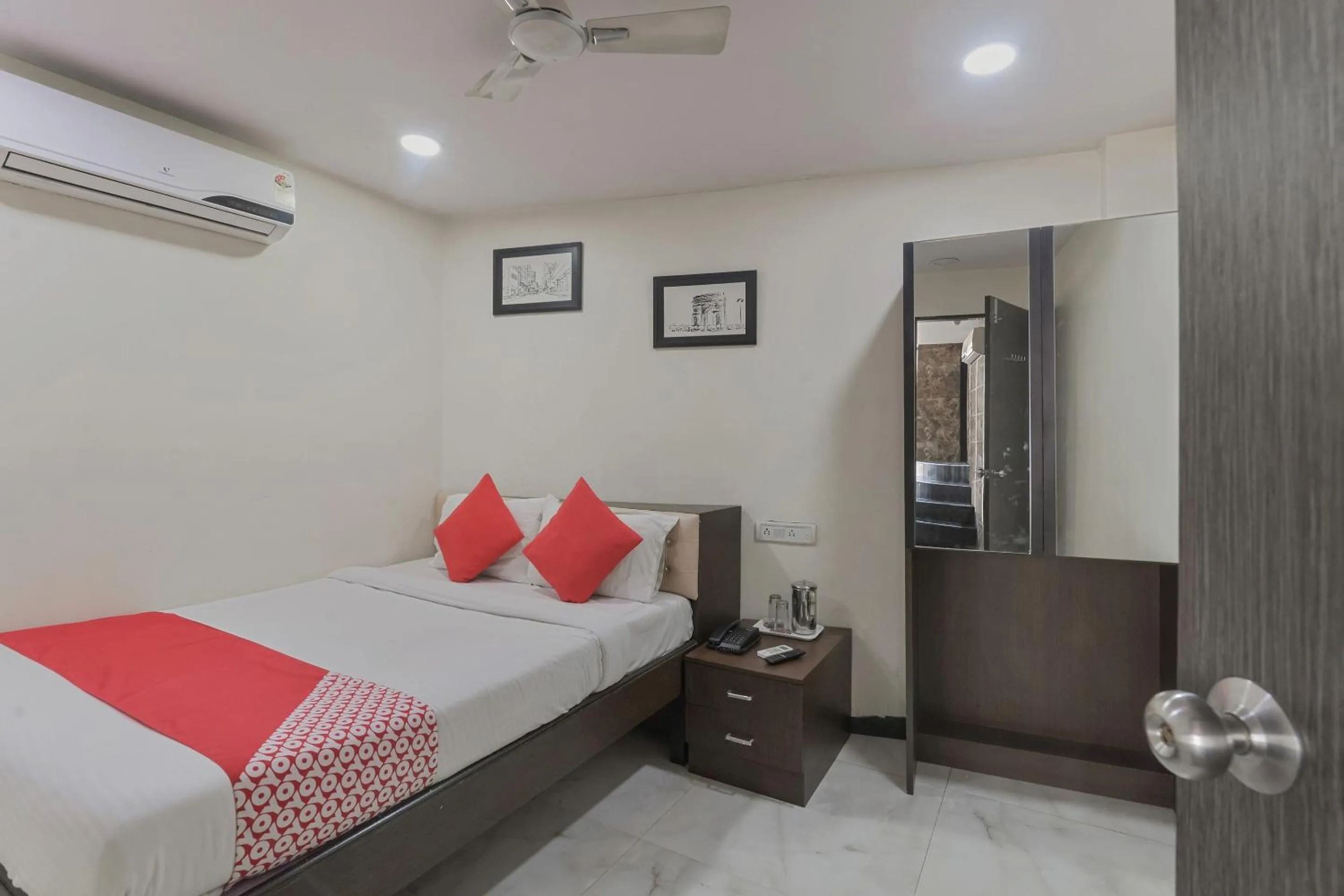 Bedroom, Bed in Hotel O by OYO Ak Palace Near Chhatrapati Shivaji International Airport