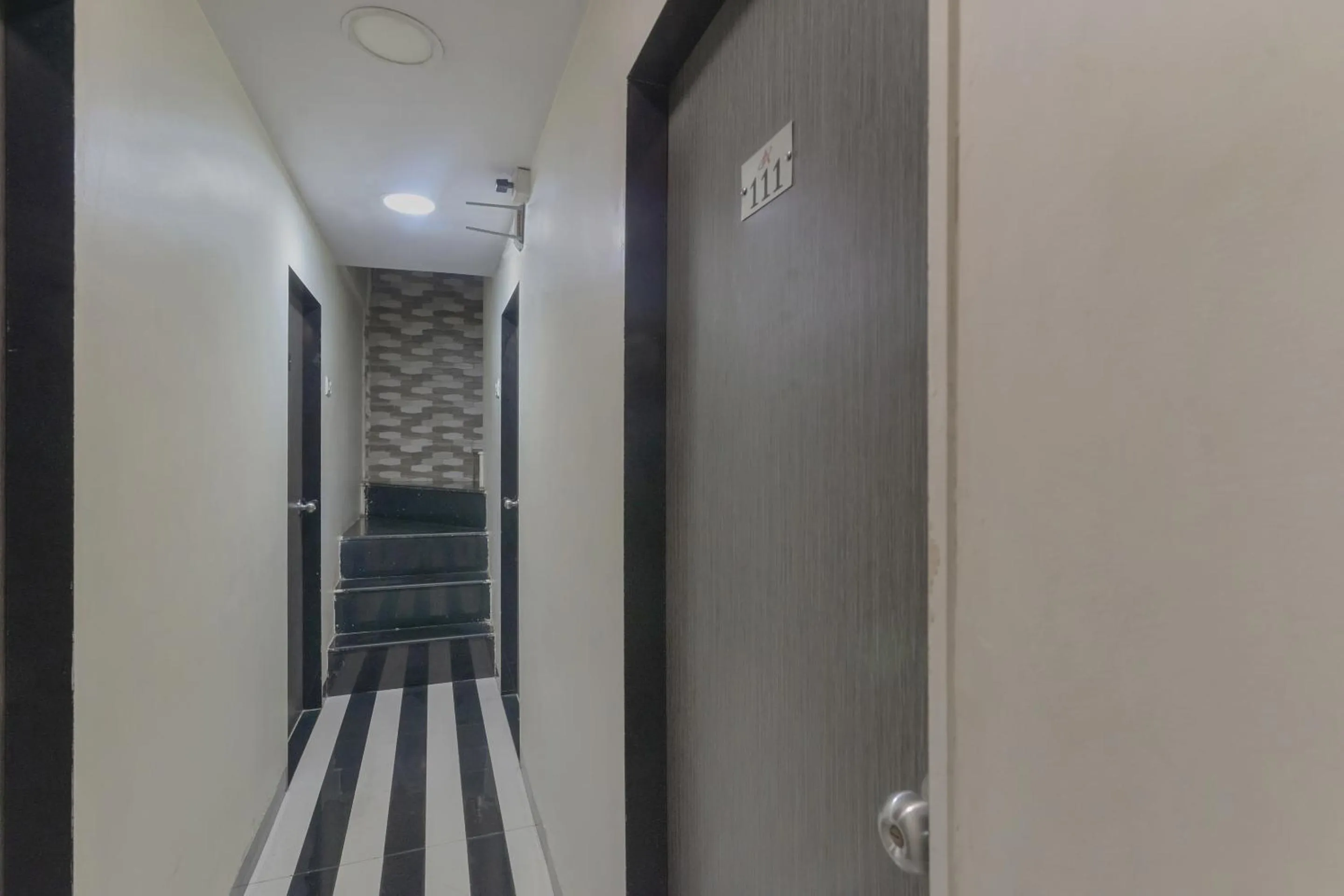 Lobby or reception in Hotel O by OYO Ak Palace Near Chhatrapati Shivaji International Airport