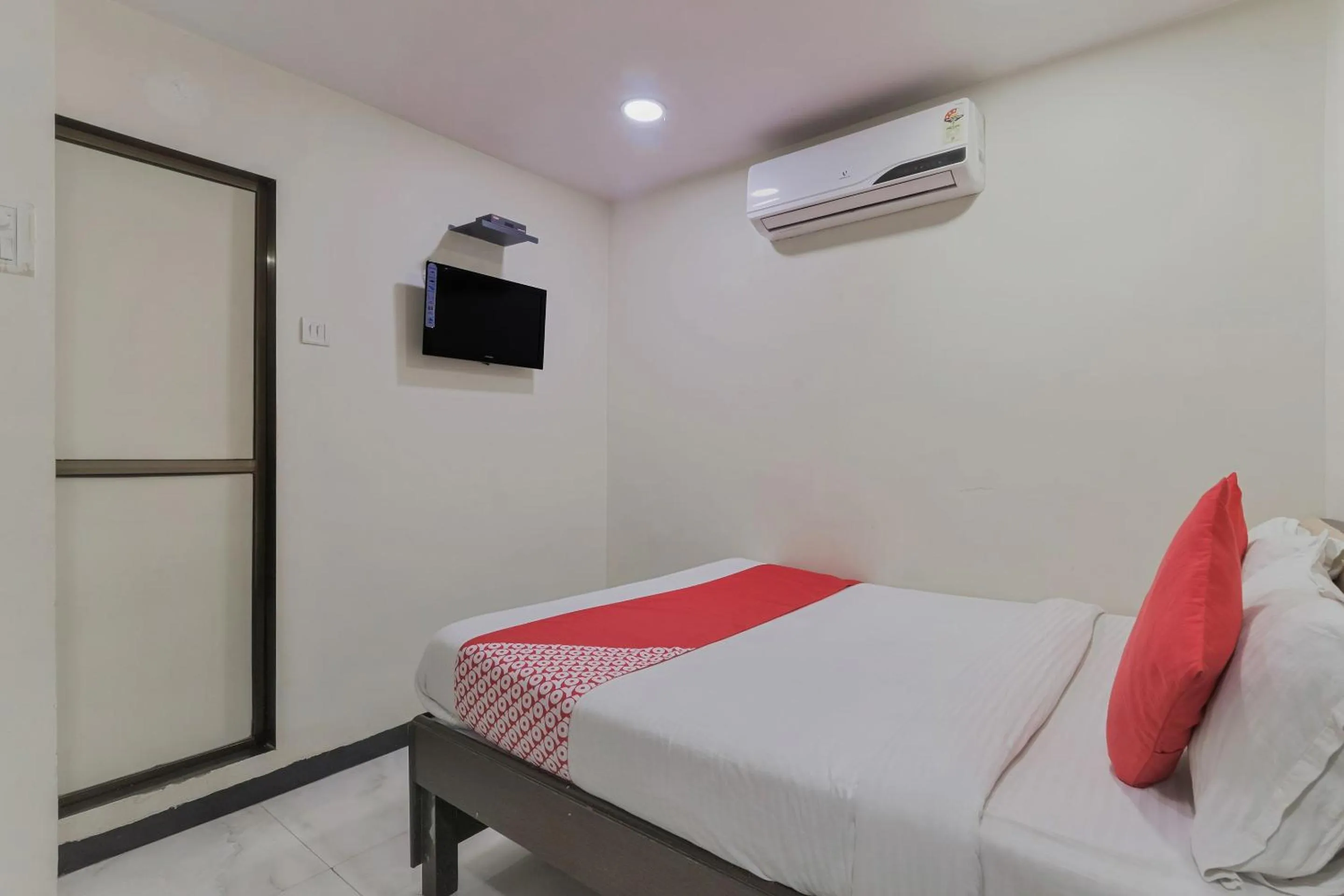 Bedroom, Bed in Hotel O by OYO Ak Palace Near Chhatrapati Shivaji International Airport