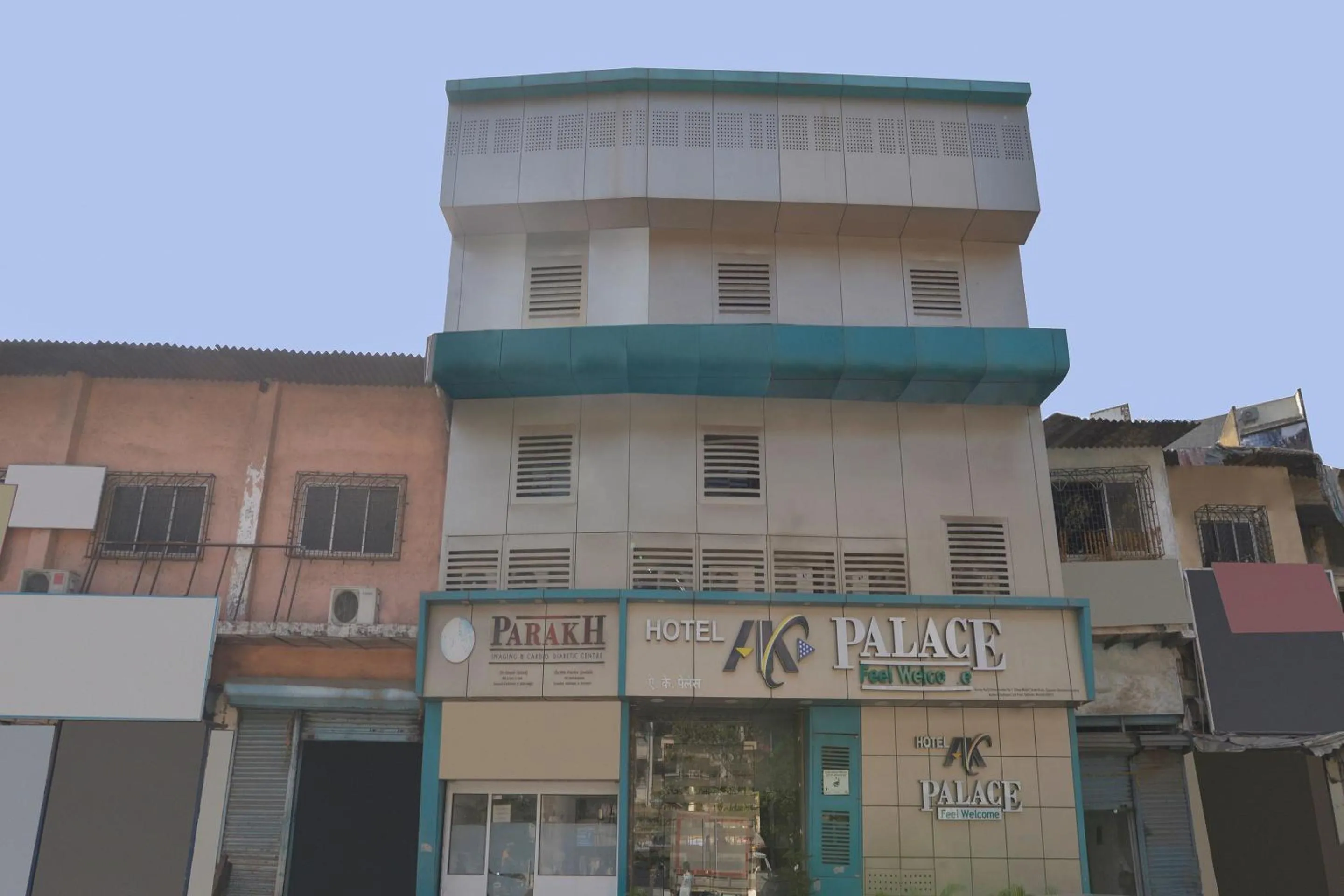 Facade/entrance in Hotel O Ak Palace Near Chhatrapati Shivaji International Airport
