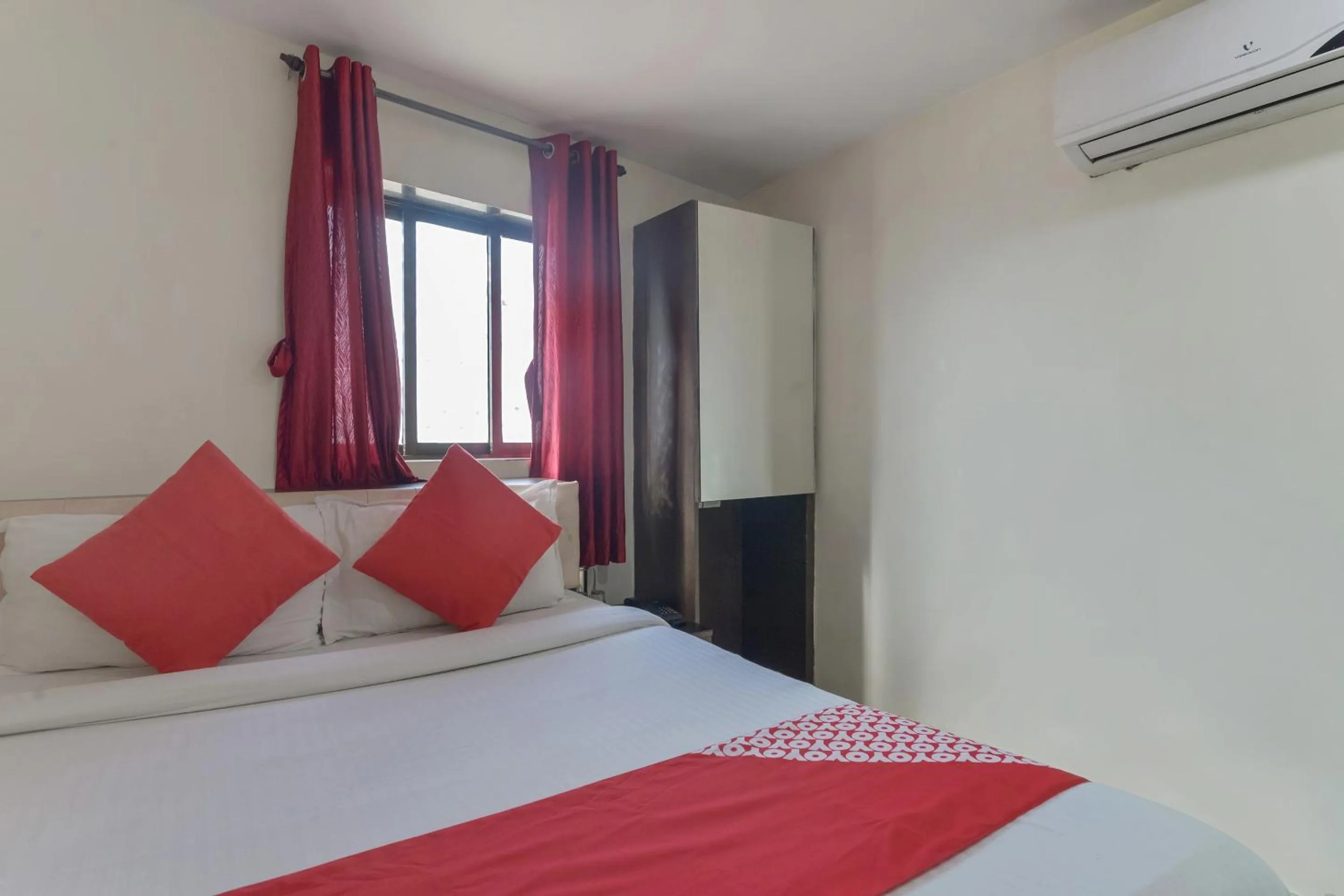 Lobby or reception in Hotel O Ak Palace Near Chhatrapati Shivaji International Airport