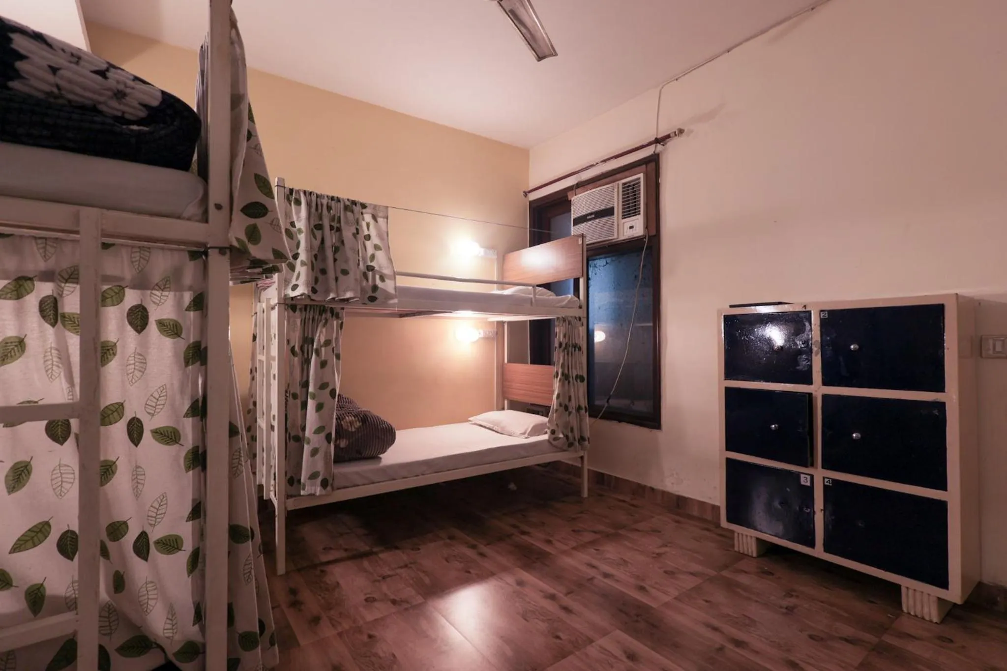 Bedroom, Bed in AmigosIndia