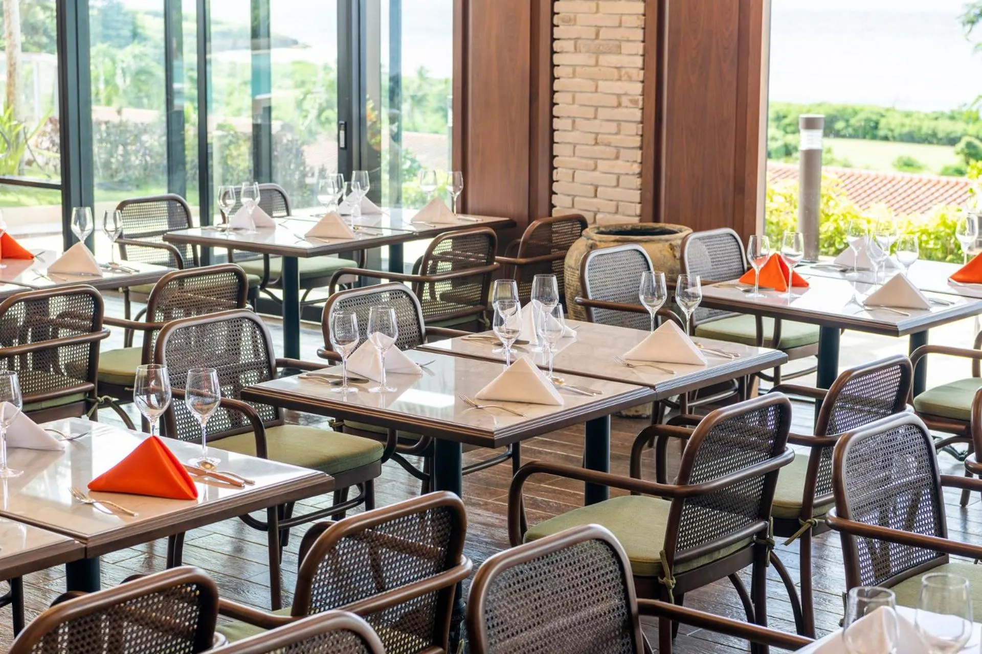 Restaurant/places to eat in Coral Ocean Resort