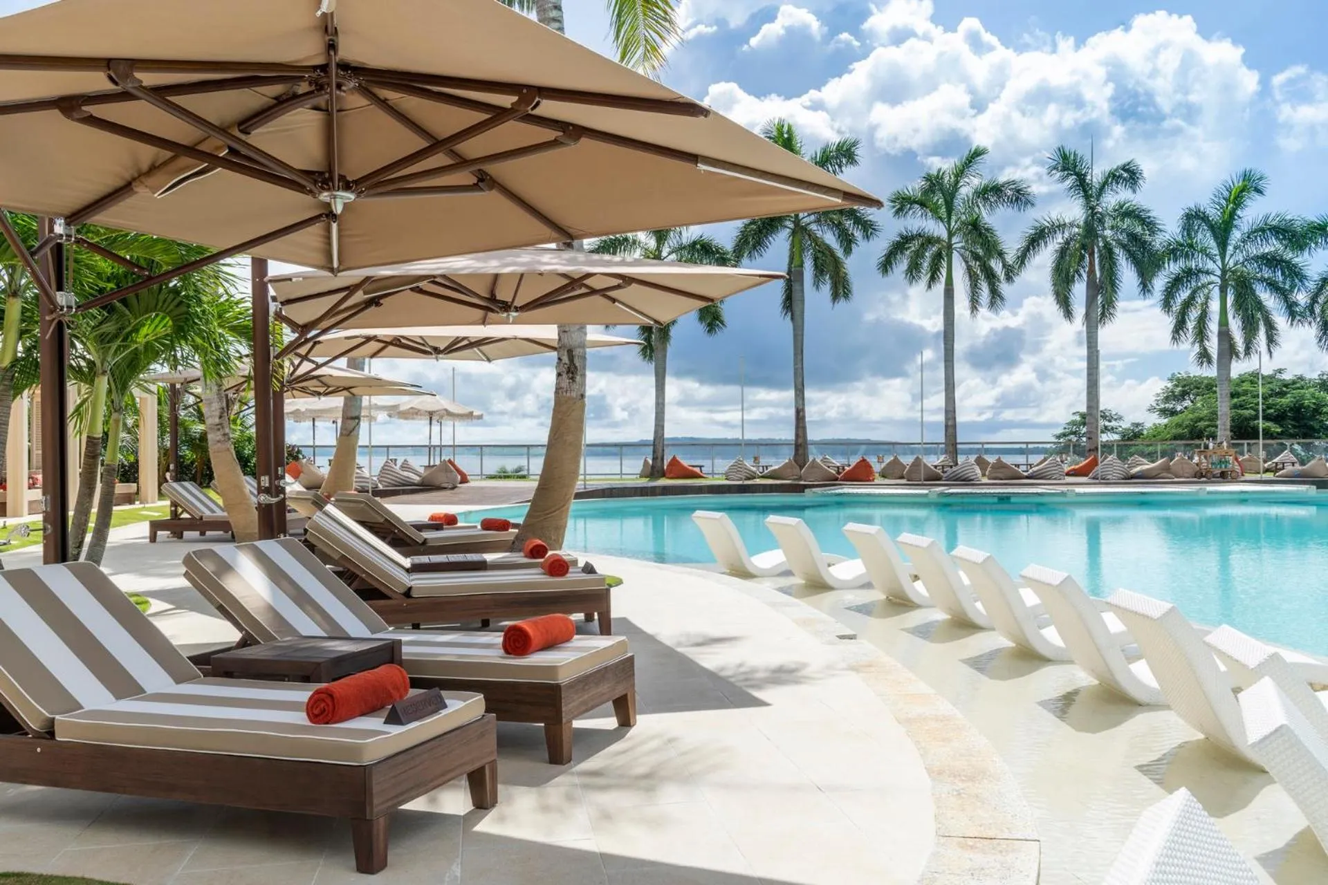 Swimming pool in Coral Ocean Resort