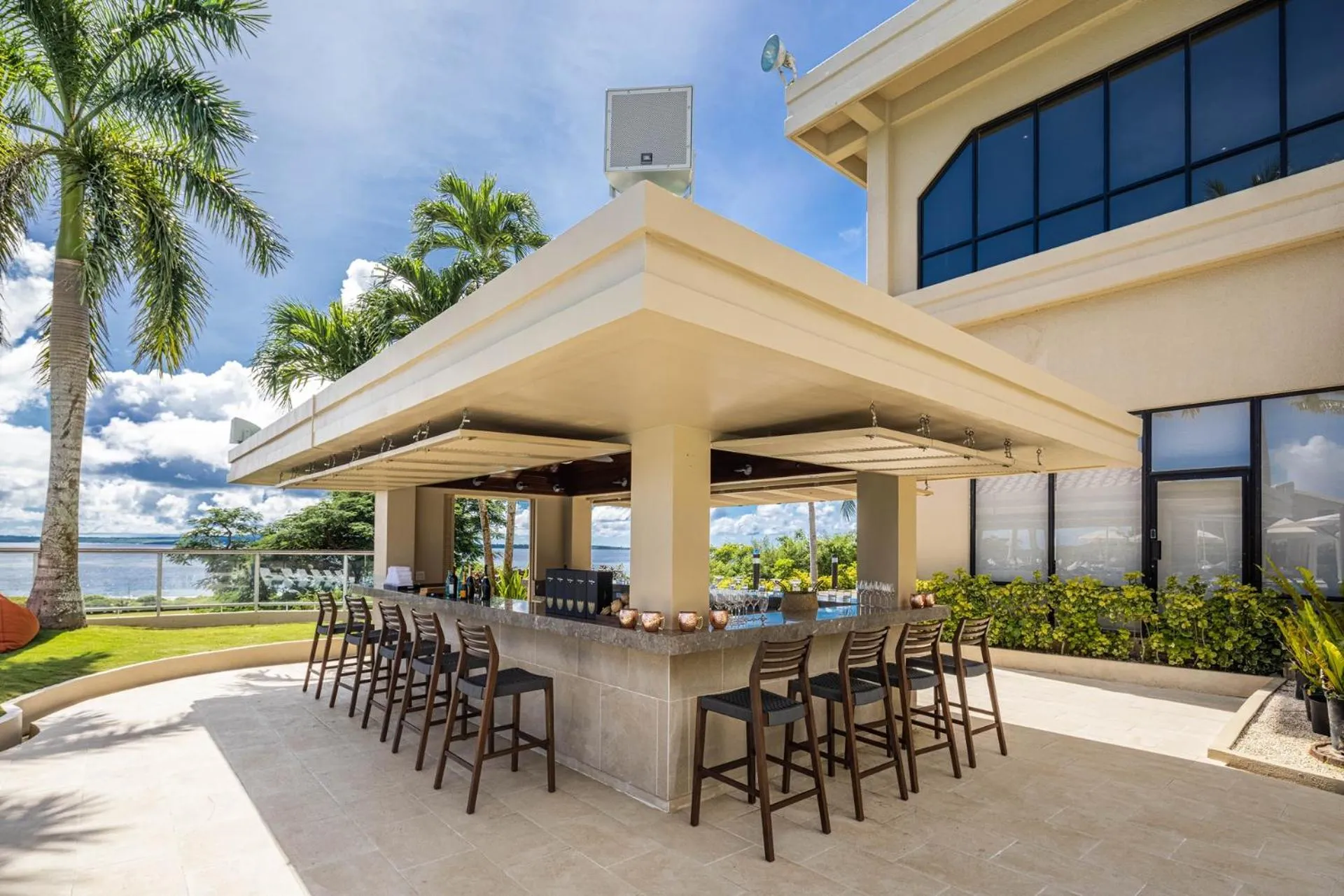 Lounge or bar in Coral Ocean Resort
