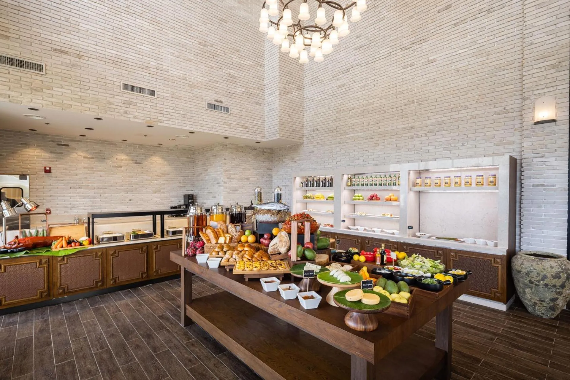 Restaurant/places to eat in Coral Ocean Resort