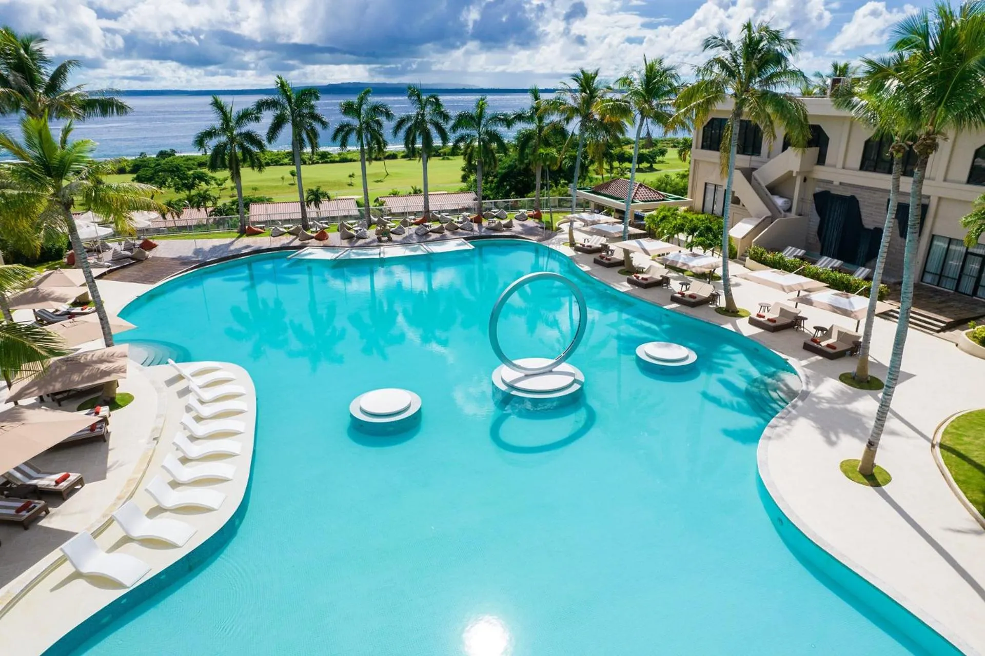 Swimming pool in Coral Ocean Resort