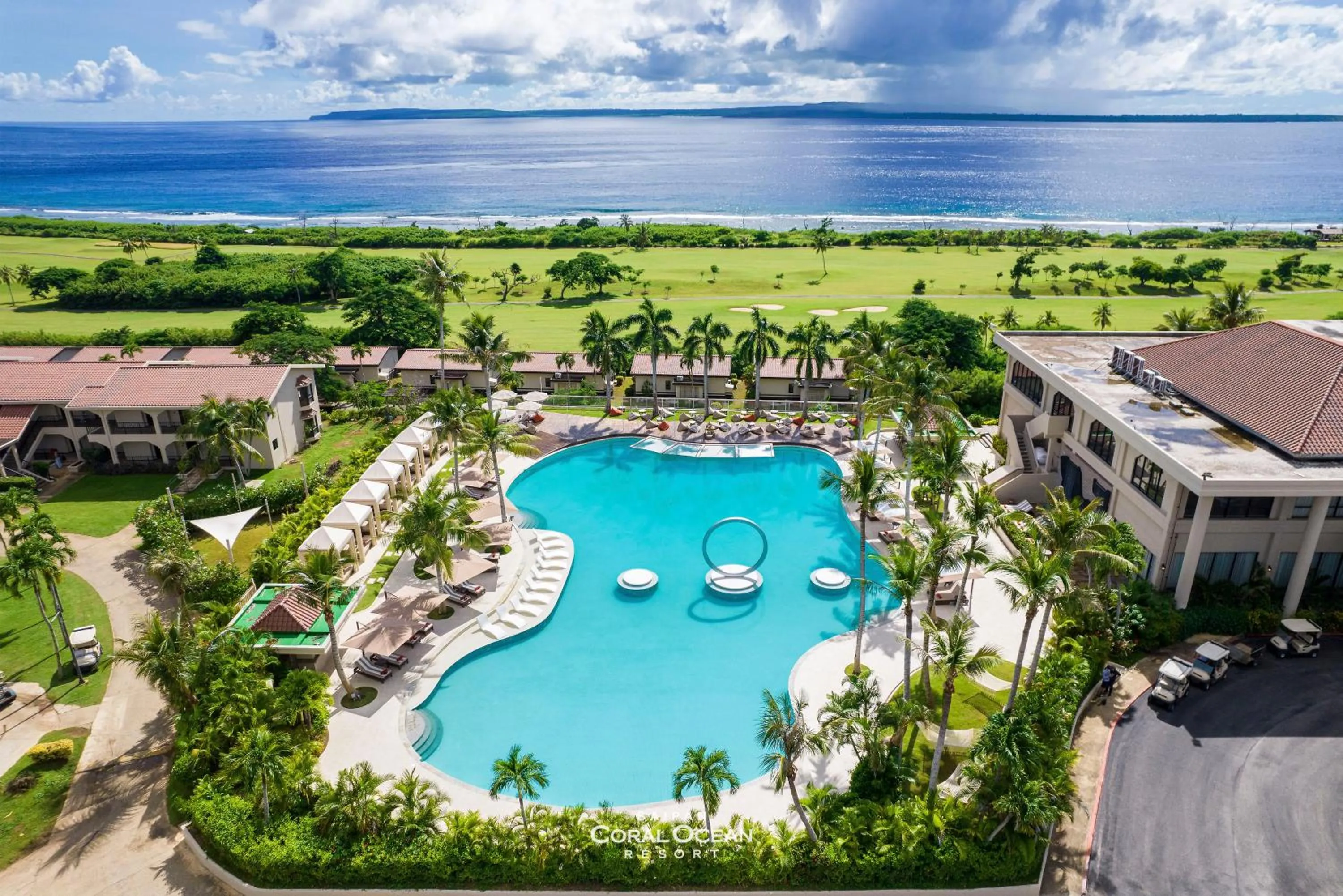 Swimming pool in Coral Ocean Resort