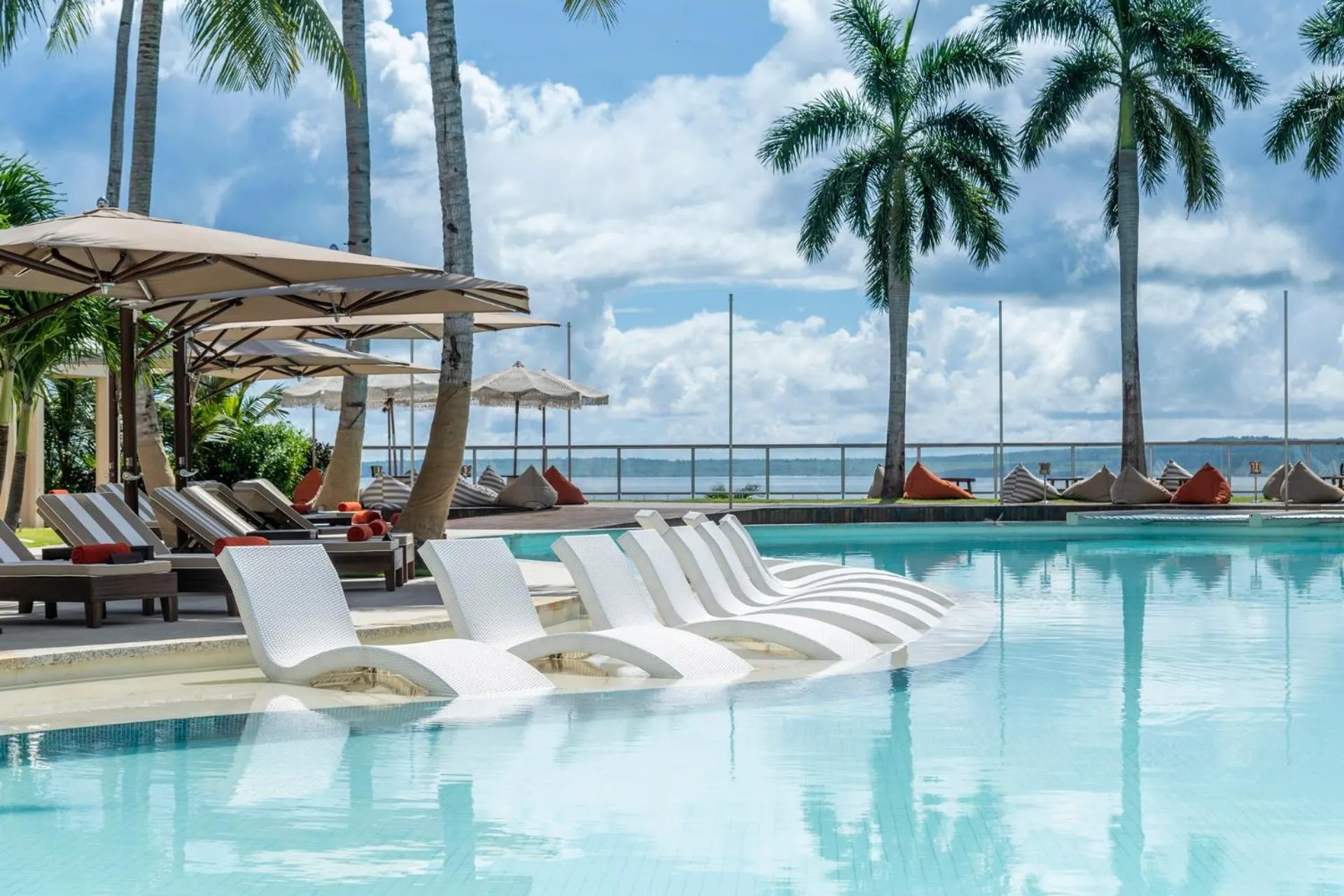 Swimming pool in Coral Ocean Resort